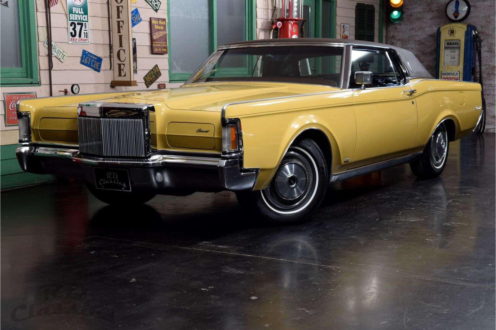 Lincoln Continental Coupe in Yellow antique / classic in Emmerich for € 34,950.-