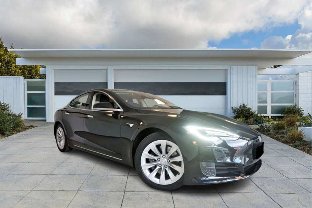 Tesla Model S Sedan in Grey used in CORDOBA for € 45,990.-