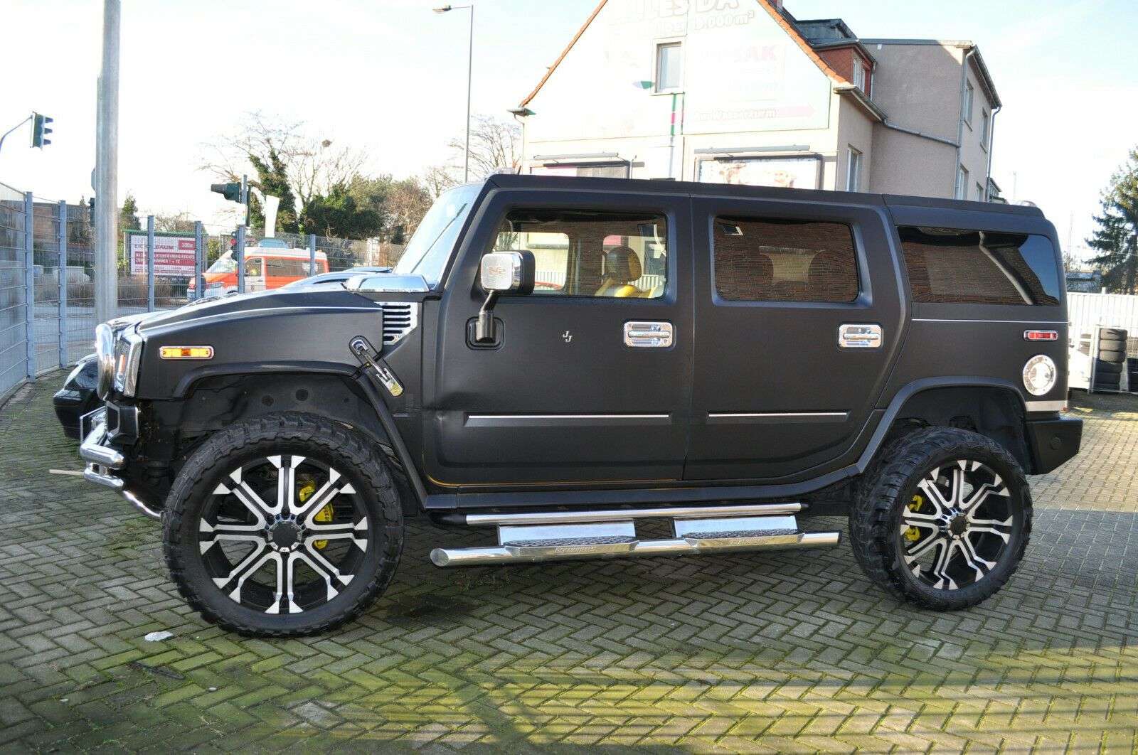 HUMMER H2 Off-Road/Pick-up in Black used in Oberhausen for € 22,900.-