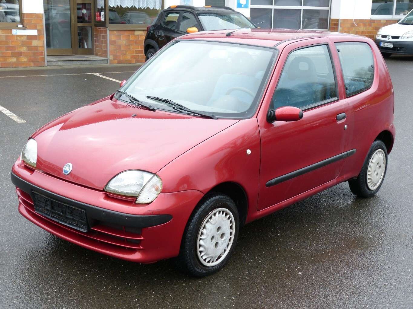 Fiat Seicento Sedan in Red used in Oberviechtach for € 980.-