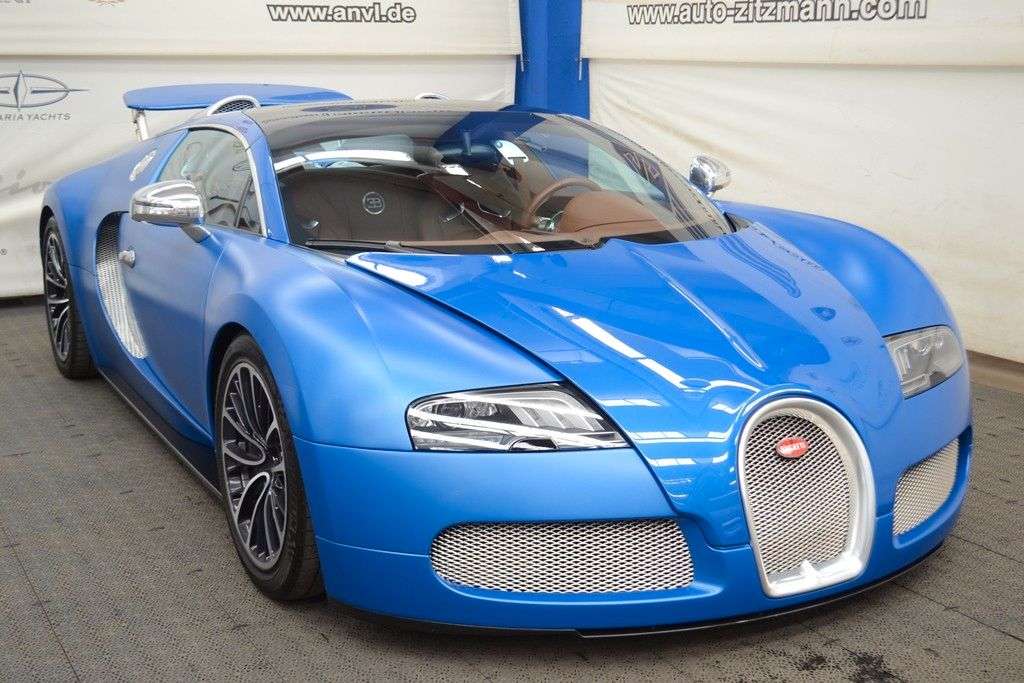 Bugatti Veyron Convertible in Blue used in Nürnberg for € 2,089,000.-