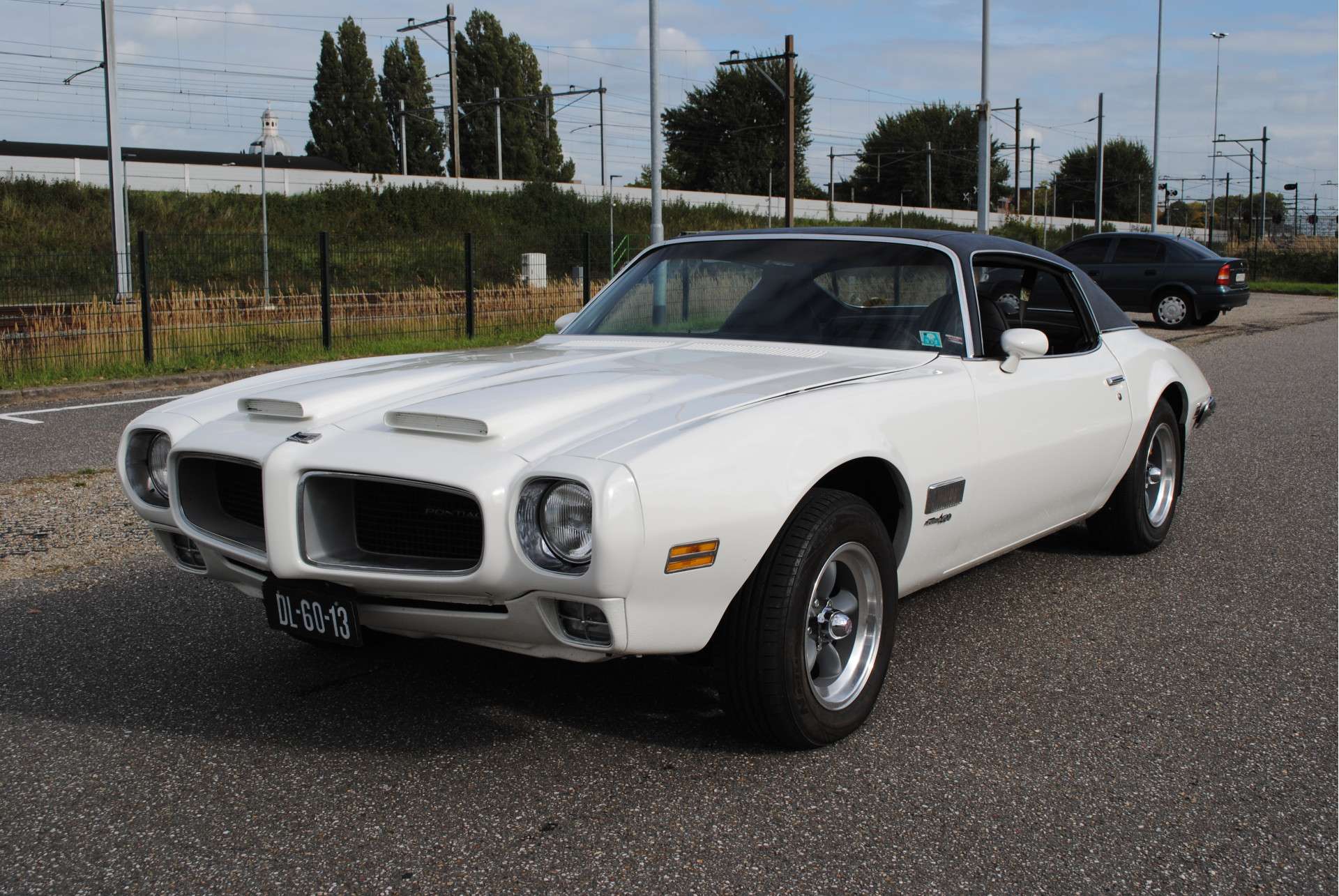 Pontiac Firebird Coupe in White antique / classic in Dordrecht for € 25,000.-