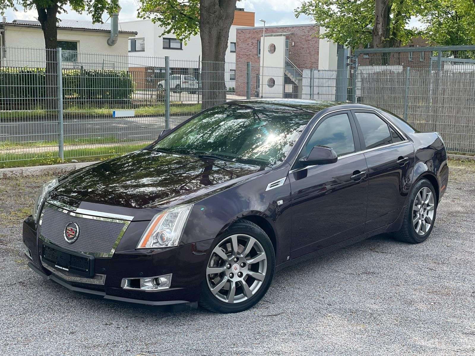 Cadillac CTS Sedan in Red used in Minden for € 13,500.-