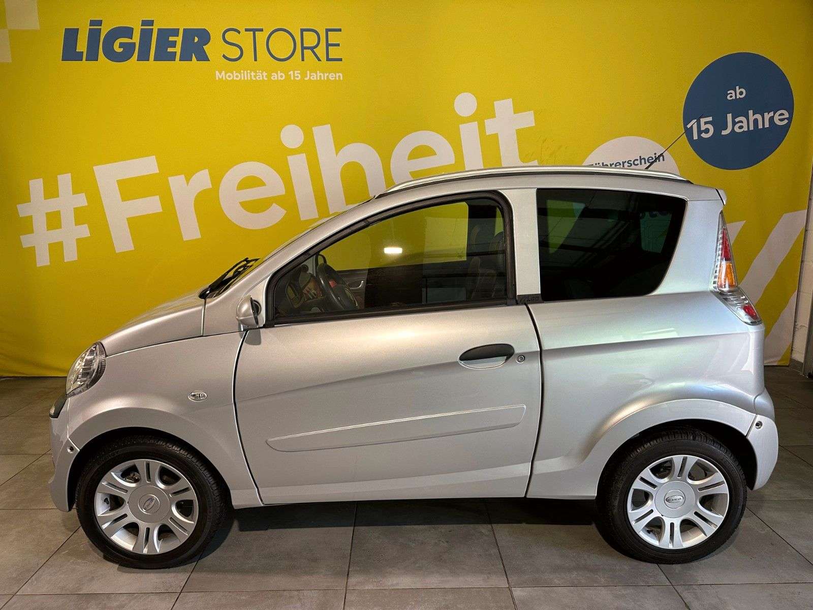 Microcar M.Go Compact in Silver used in Saarbrücken for € 14,888.-