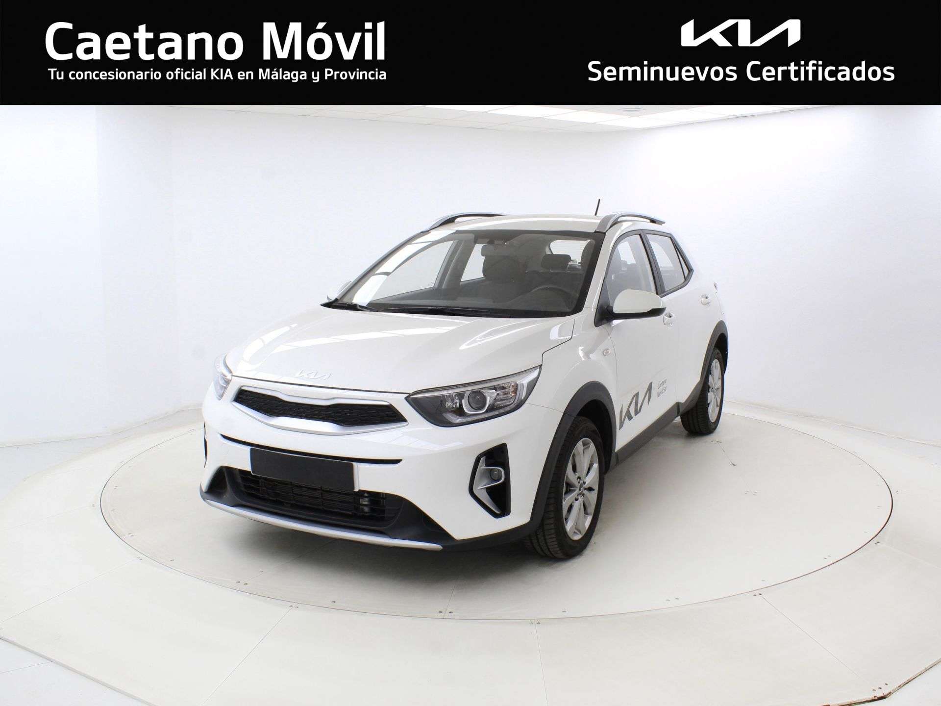Kia Stonic Off-Road/Pick-up in White demonstration in MALAGA for € 18,400.-