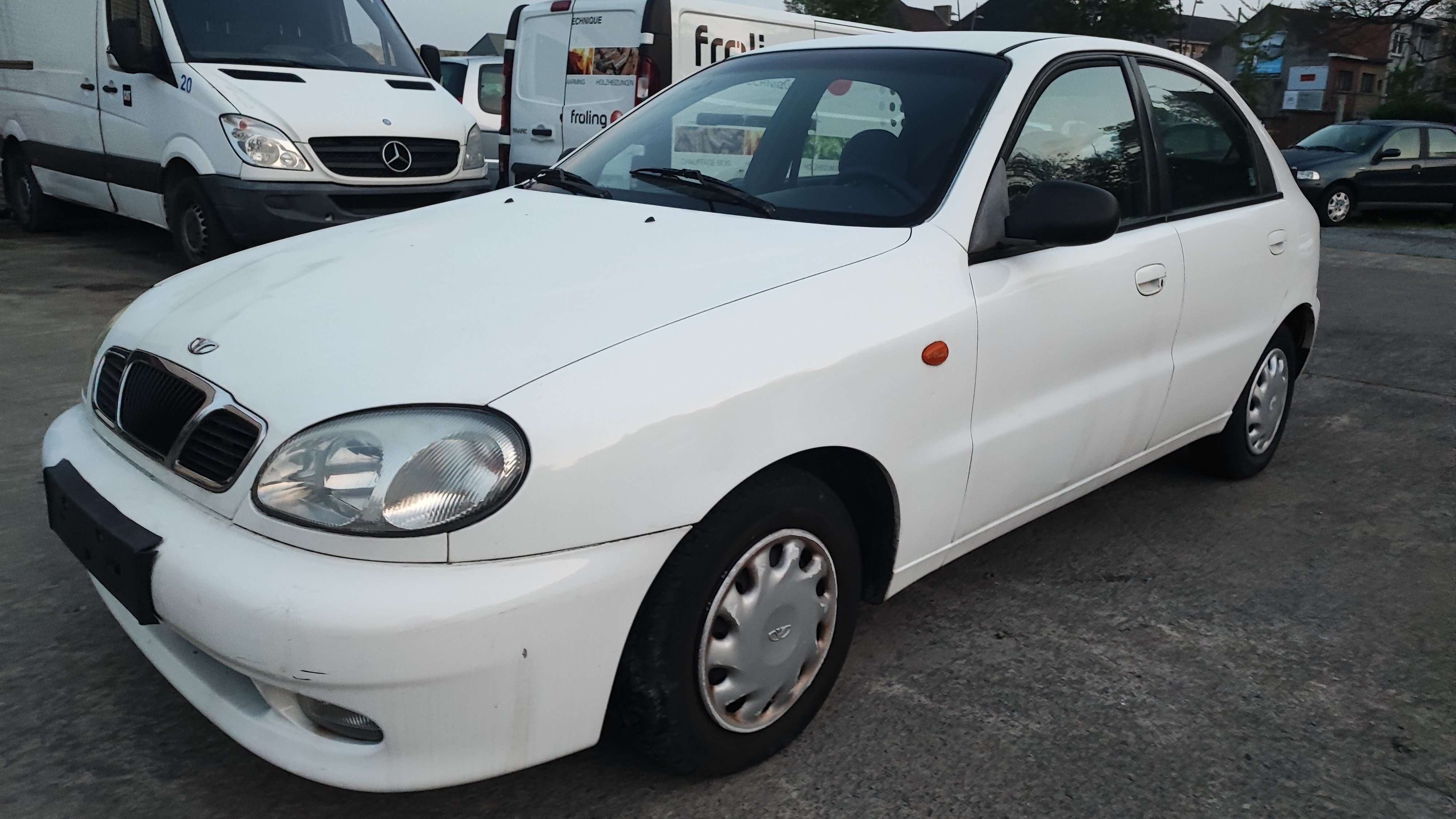 Daewoo Lanos Sedan in White used in Erembodegem for € 1,999.-