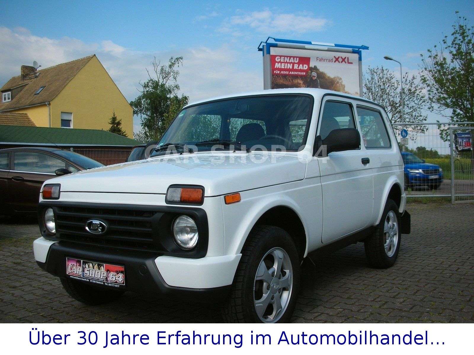 Lada Niva Off-Road/Pick-up in White used in Halle for € 11,499.-