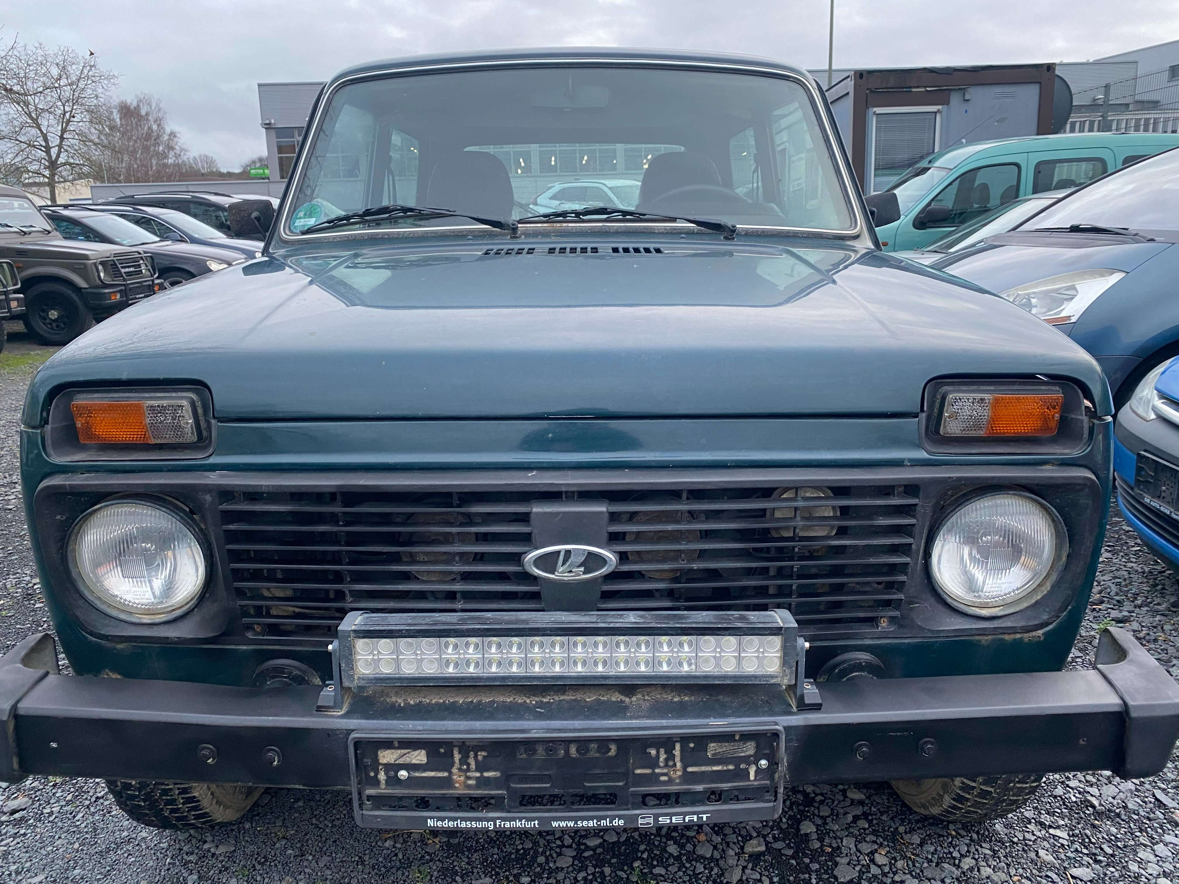Lada Niva Off-Road/Pick-up in Green used in Gelnhausen for € 1,999.-