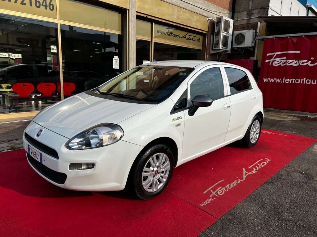 Fiat Punto Sedan in White used in Fiorano Modenese - Modena - Mo for € 9,499.-