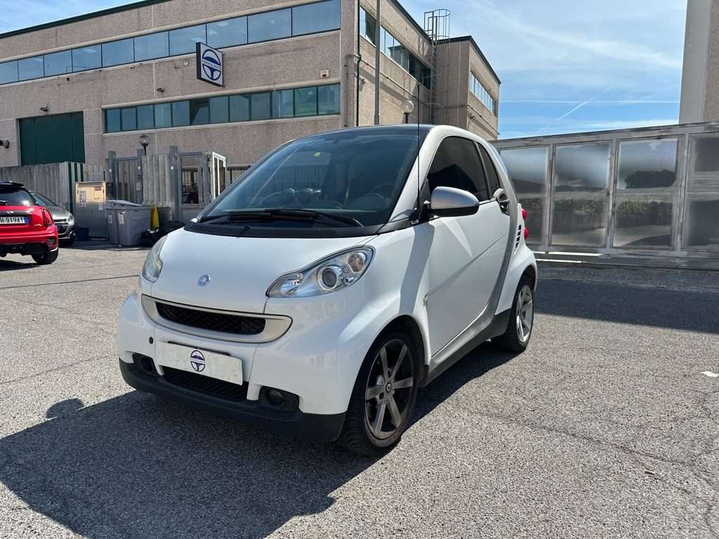 smart forTwo Compact in White used in Fonte Nuova for € 4,900.-