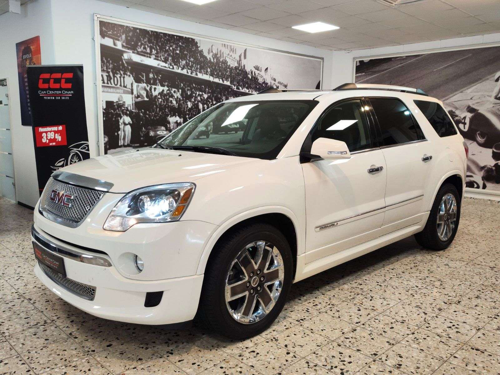 GMC Acadia Off-Road/Pick-up in White used in Ginsheim-Gustavburg for € 16,900.-