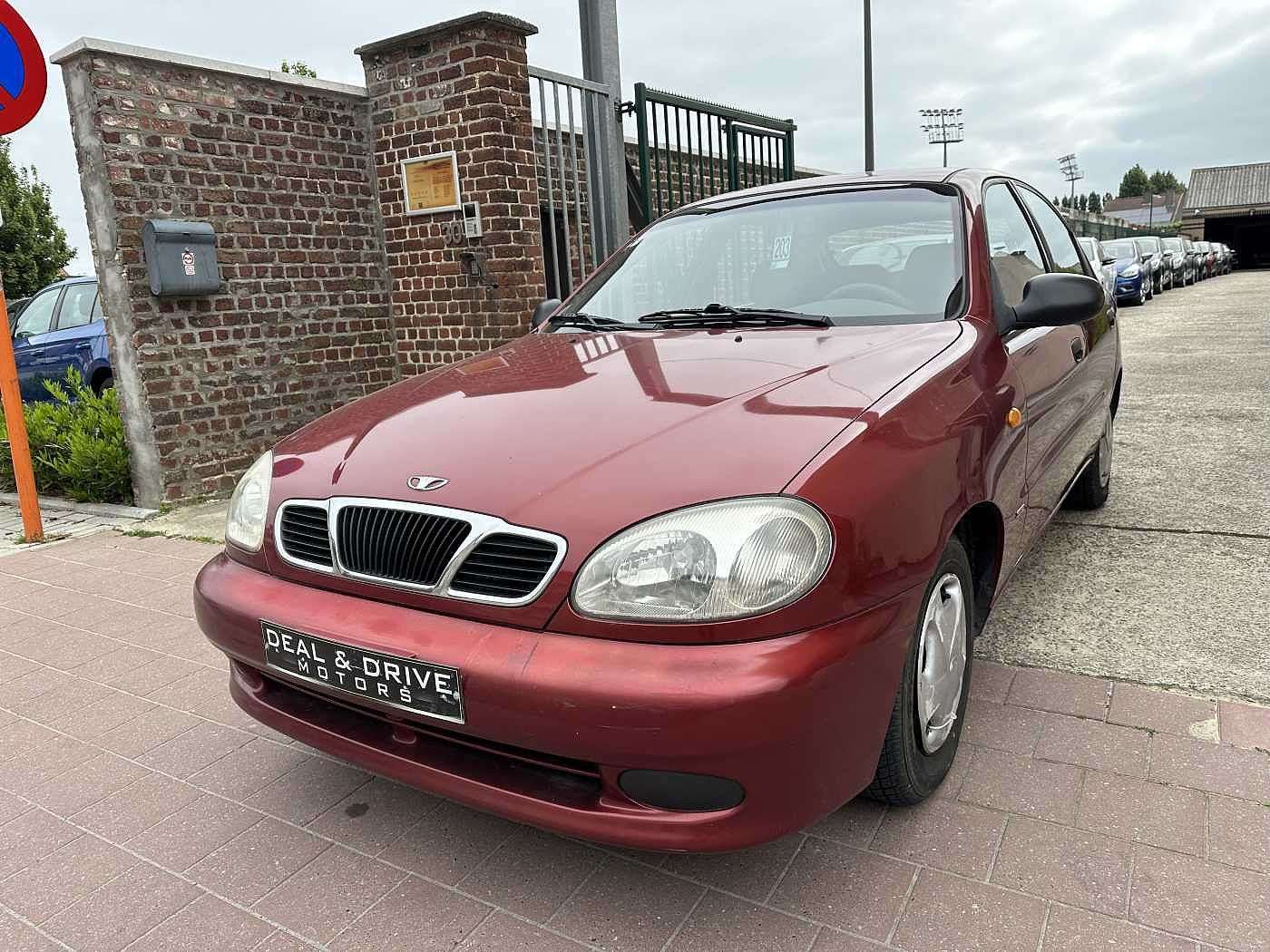 Daewoo Lanos Compact in Red used in Zaventem for € 1,699.-