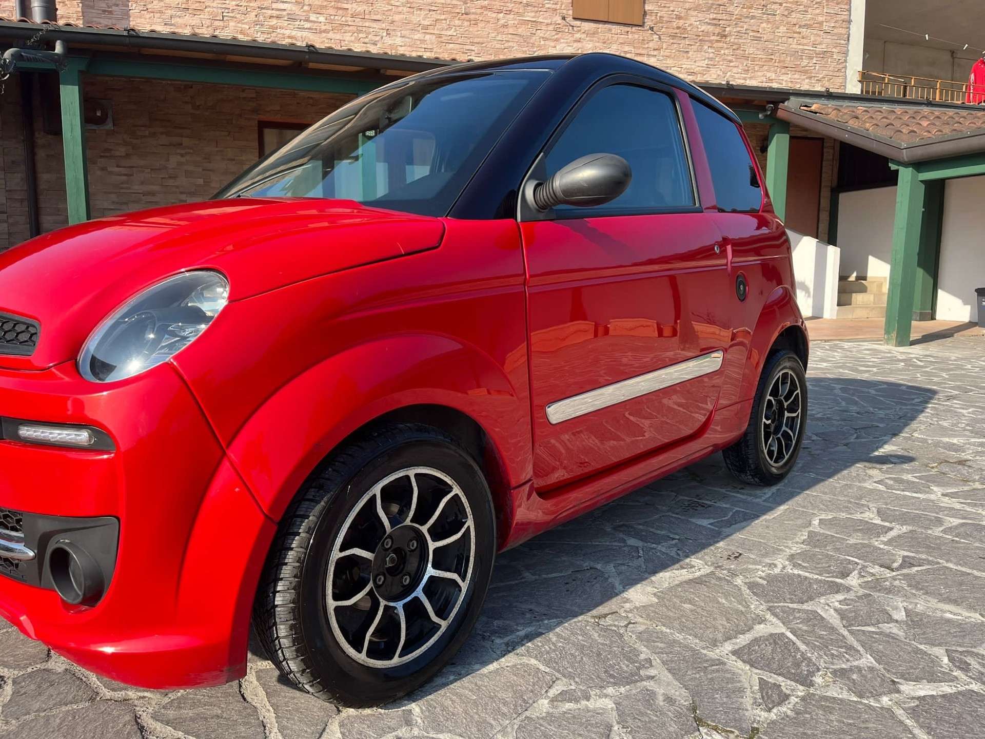 Microcar M.Go Sedan in Red used in Treviglio - Bergamo -Bg for € 5,150.-
