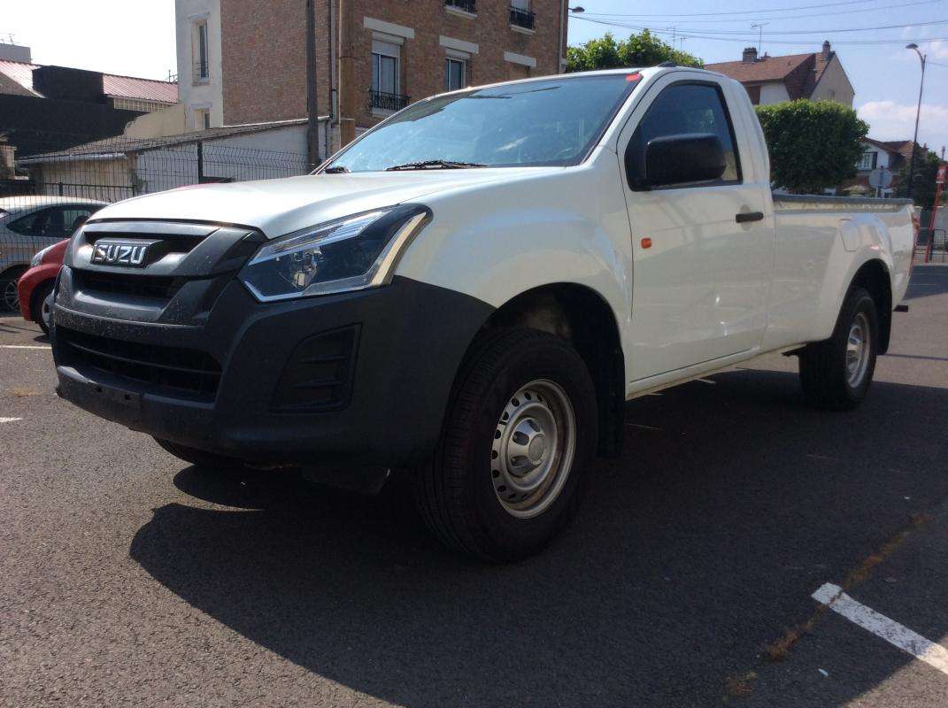 Isuzu D-Max Off-Road/Pick-up in White used in Champigny-sur-Marne for € 22,900.-