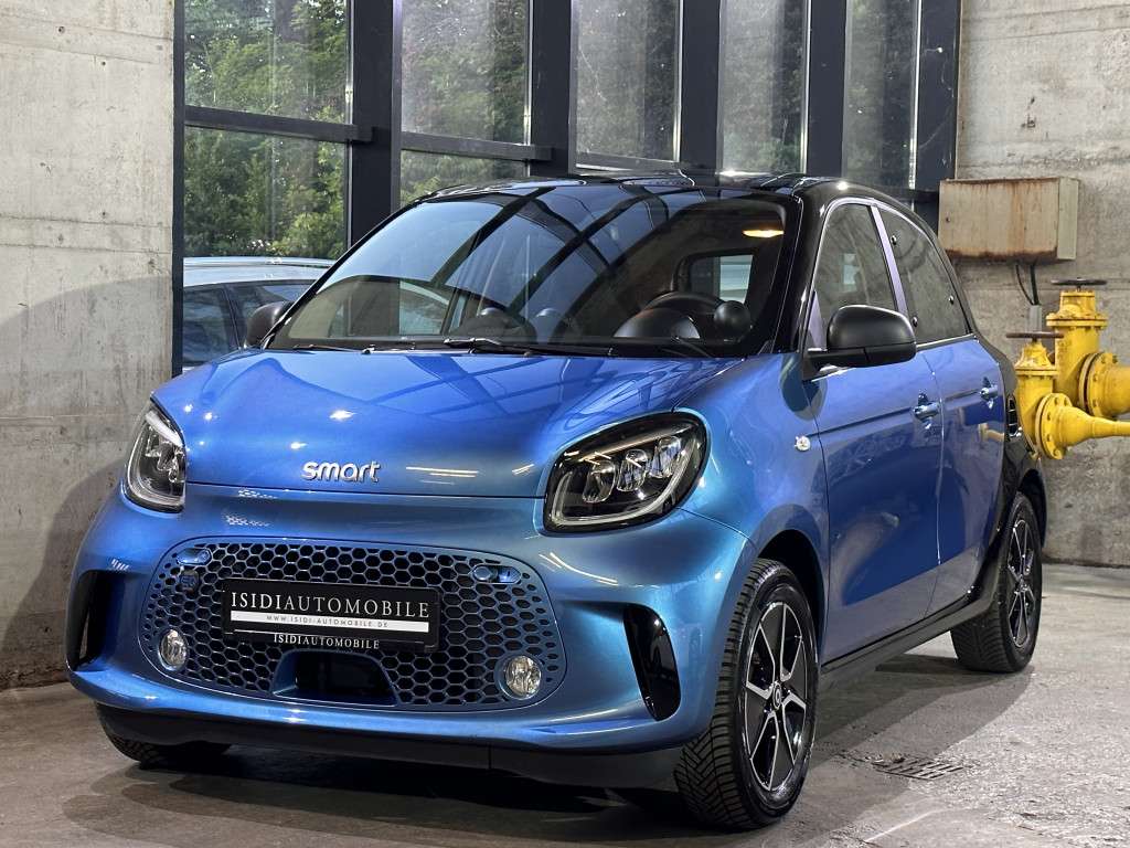 smart forFour Sedan in Blue used in Reutlingen for € 18,900.-