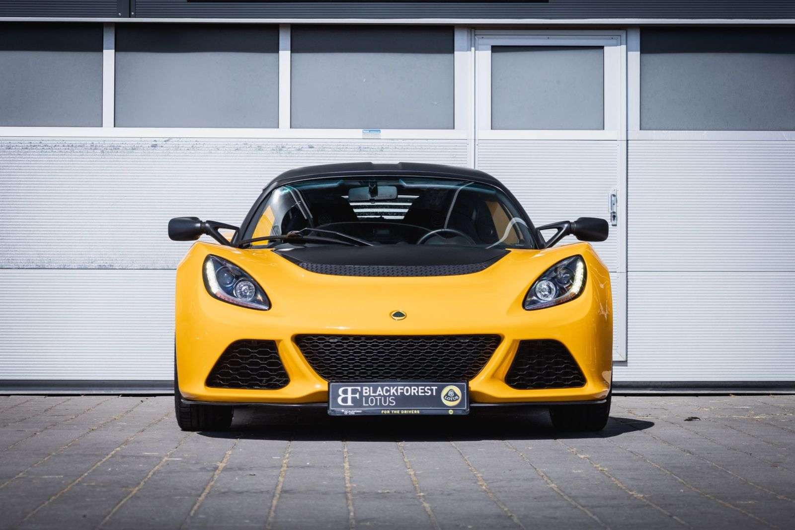 Lotus Exige Coupe in Yellow used in Neuenburg for € 77,999.-