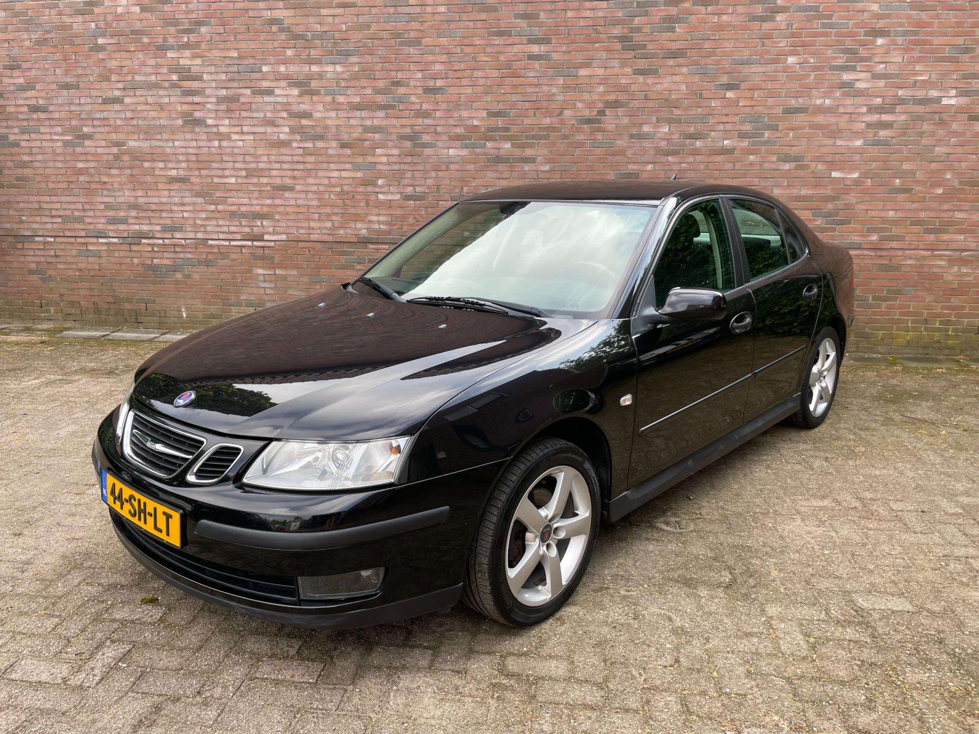 Saab 9-3 Sedan in Black used in EDE GLD for € 5,950.-