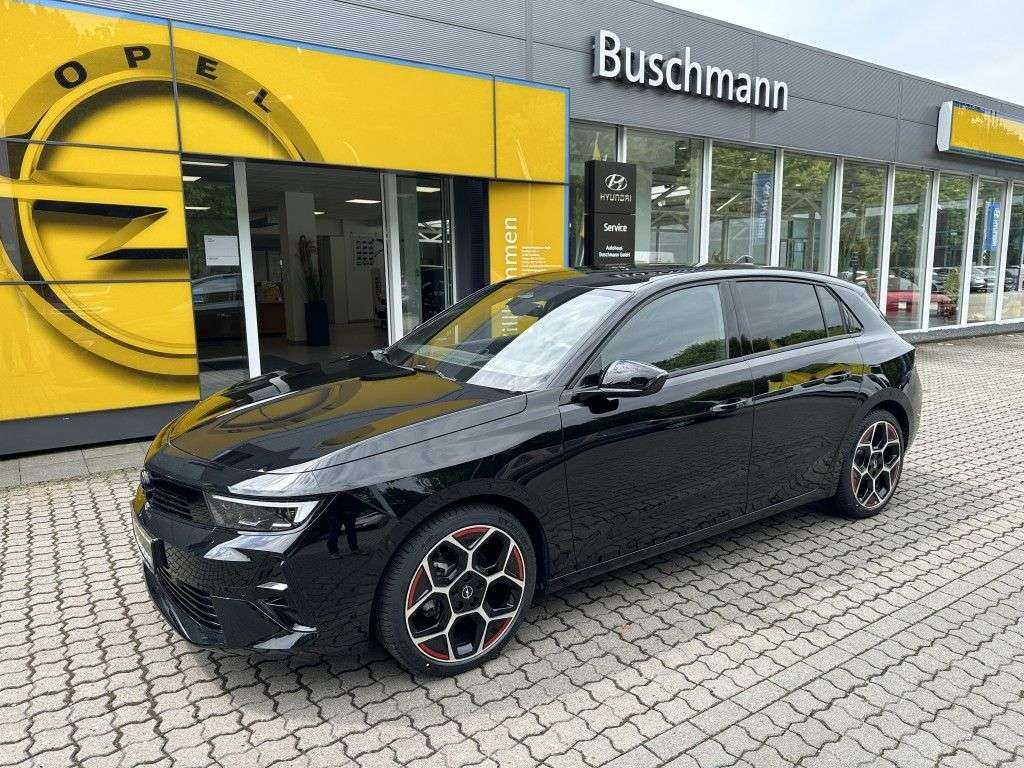 Opel Astra Sedan in Black used in Espelkamp for € 29,760.-