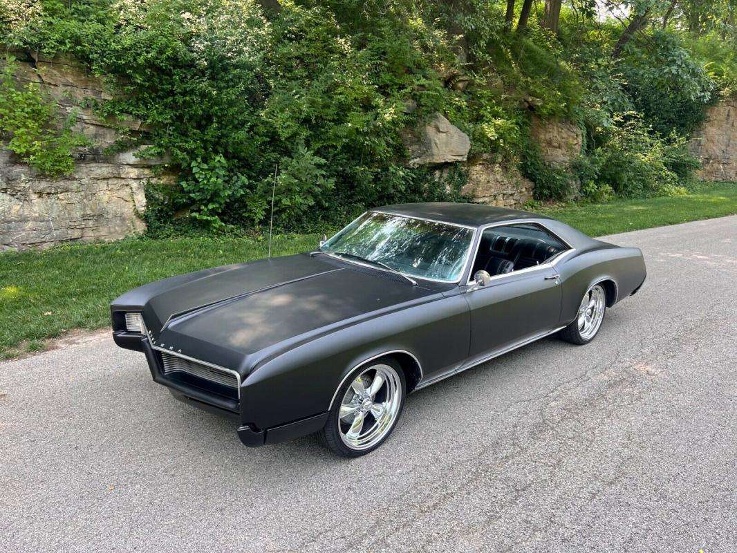 Buick Riviera Coupe in Black used in ROUEN for € 23,410.-