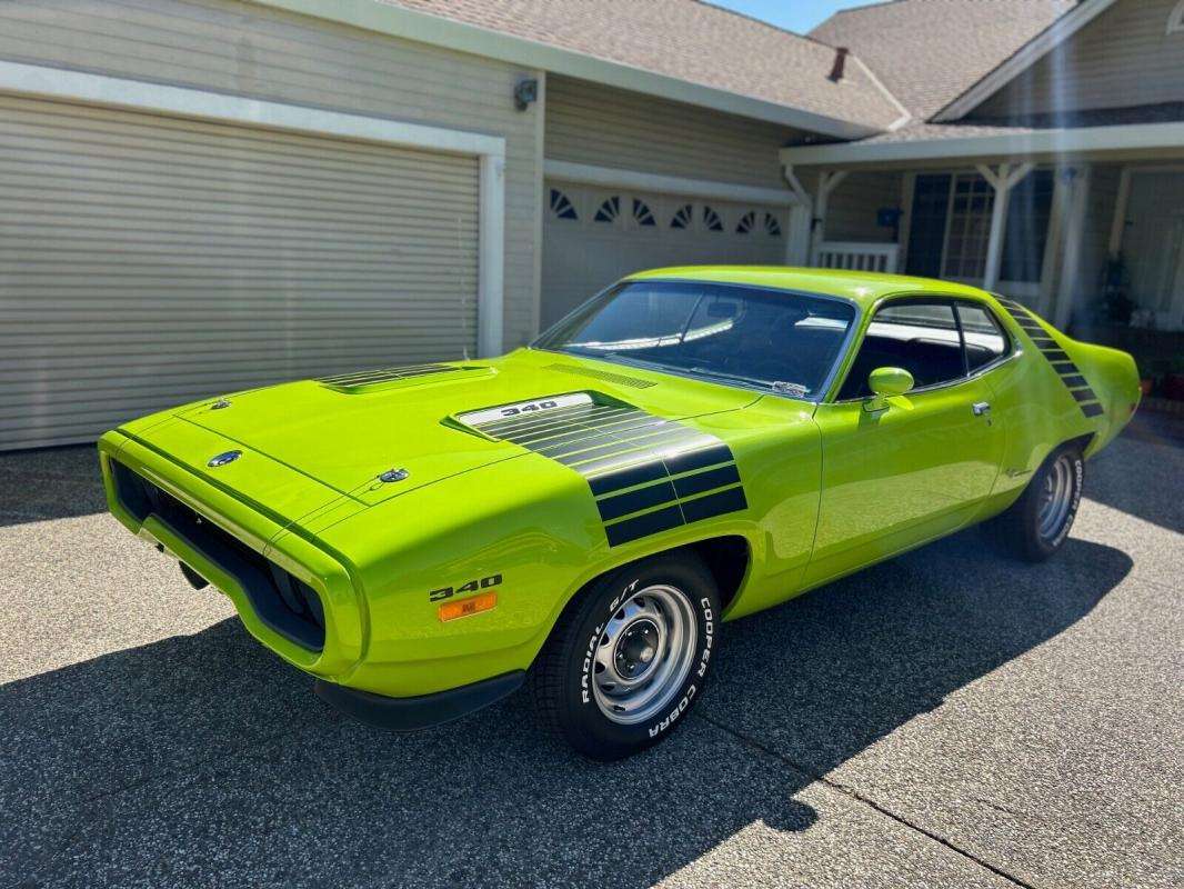Plymouth Road Runner Coupe in Green used in ROUEN for € 33,246.-