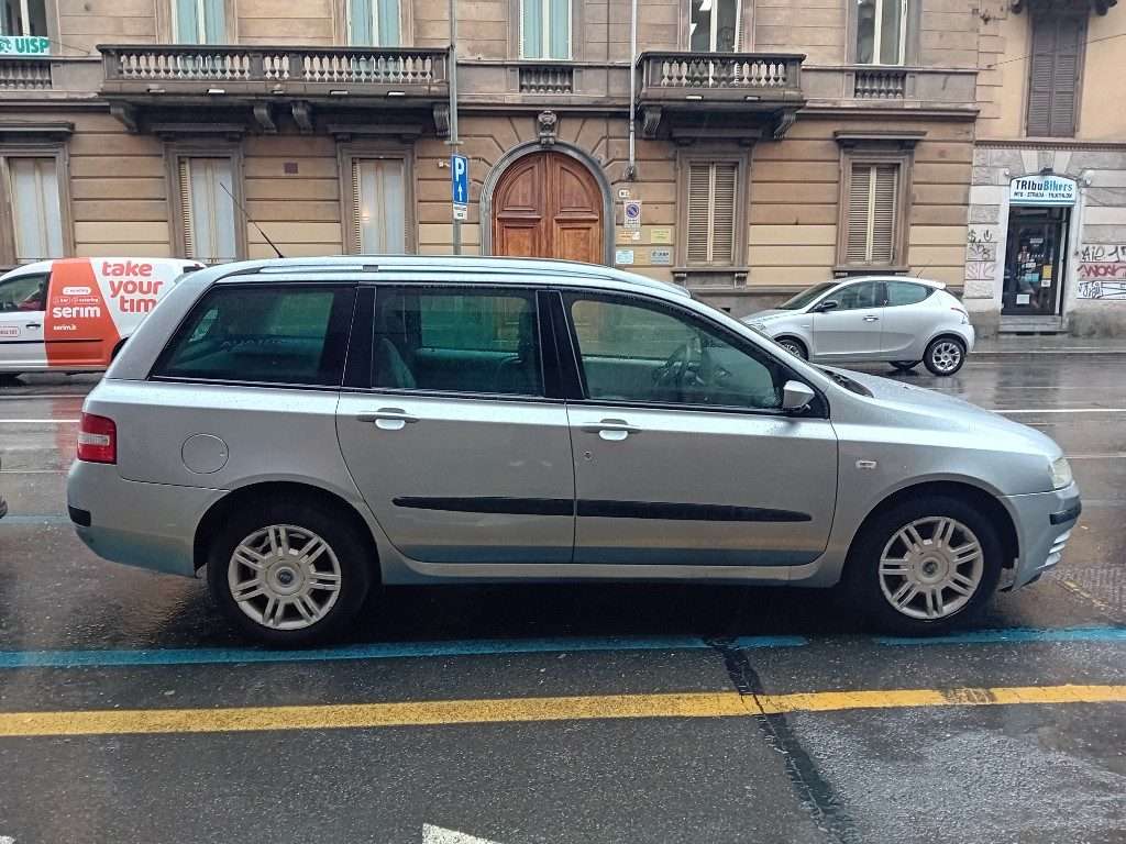 Fiat Stilo Station wagon in Grey used in Torino - To for € 1,450.-