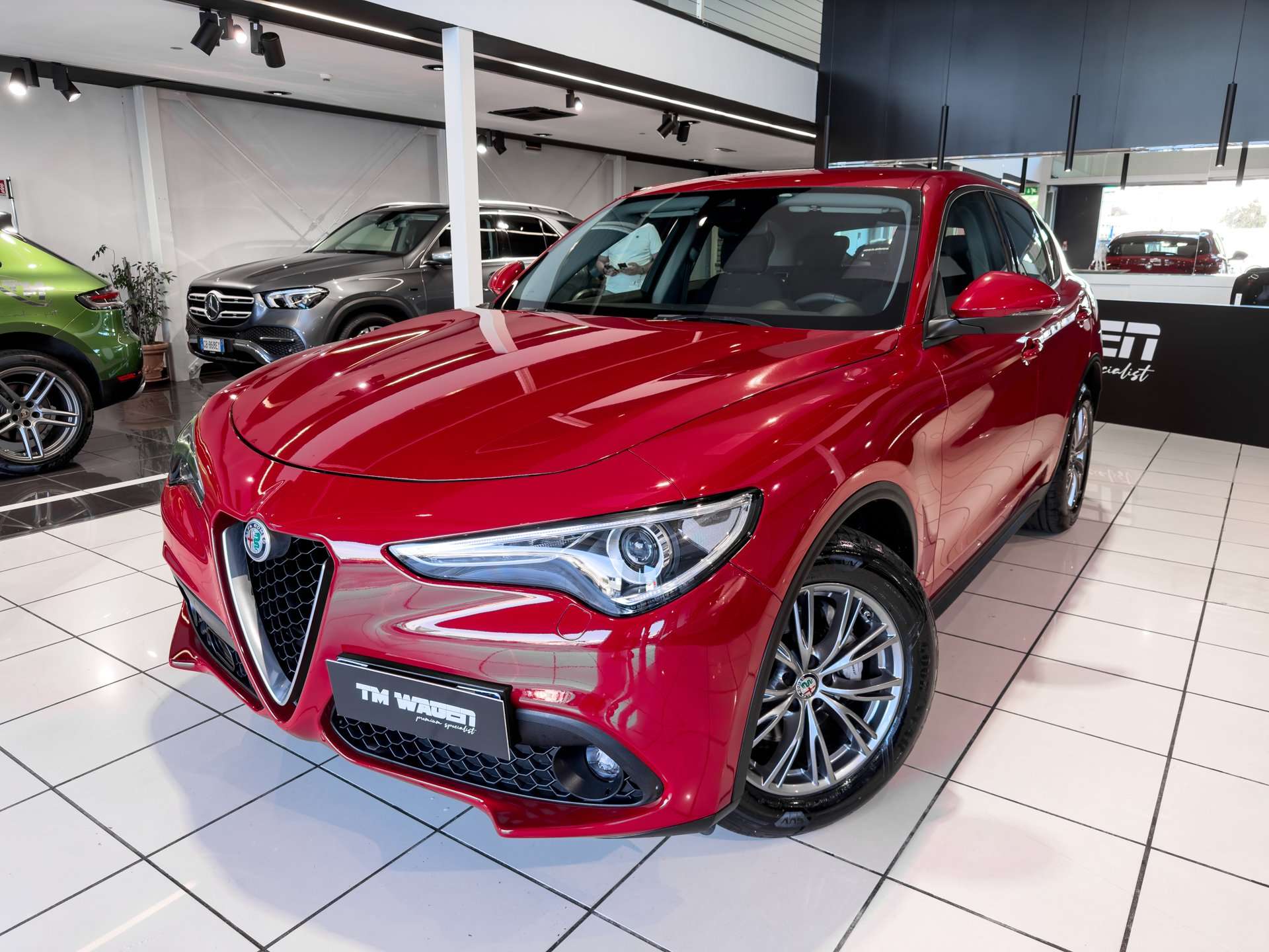 Alfa Romeo Stelvio Off-Road/Pick-up in Red used in Firenze - FI for € 22,900.-