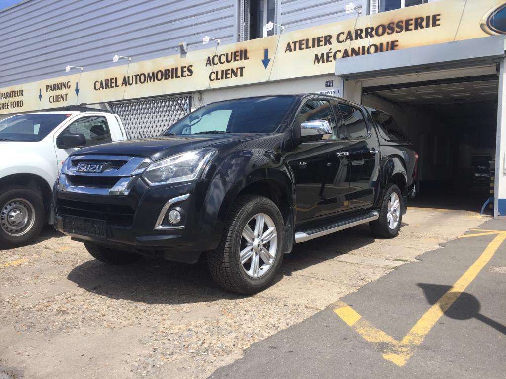 Isuzu D-Max Off-Road/Pick-up in Black used in Champigny-sur-Marne for € 28,900.-