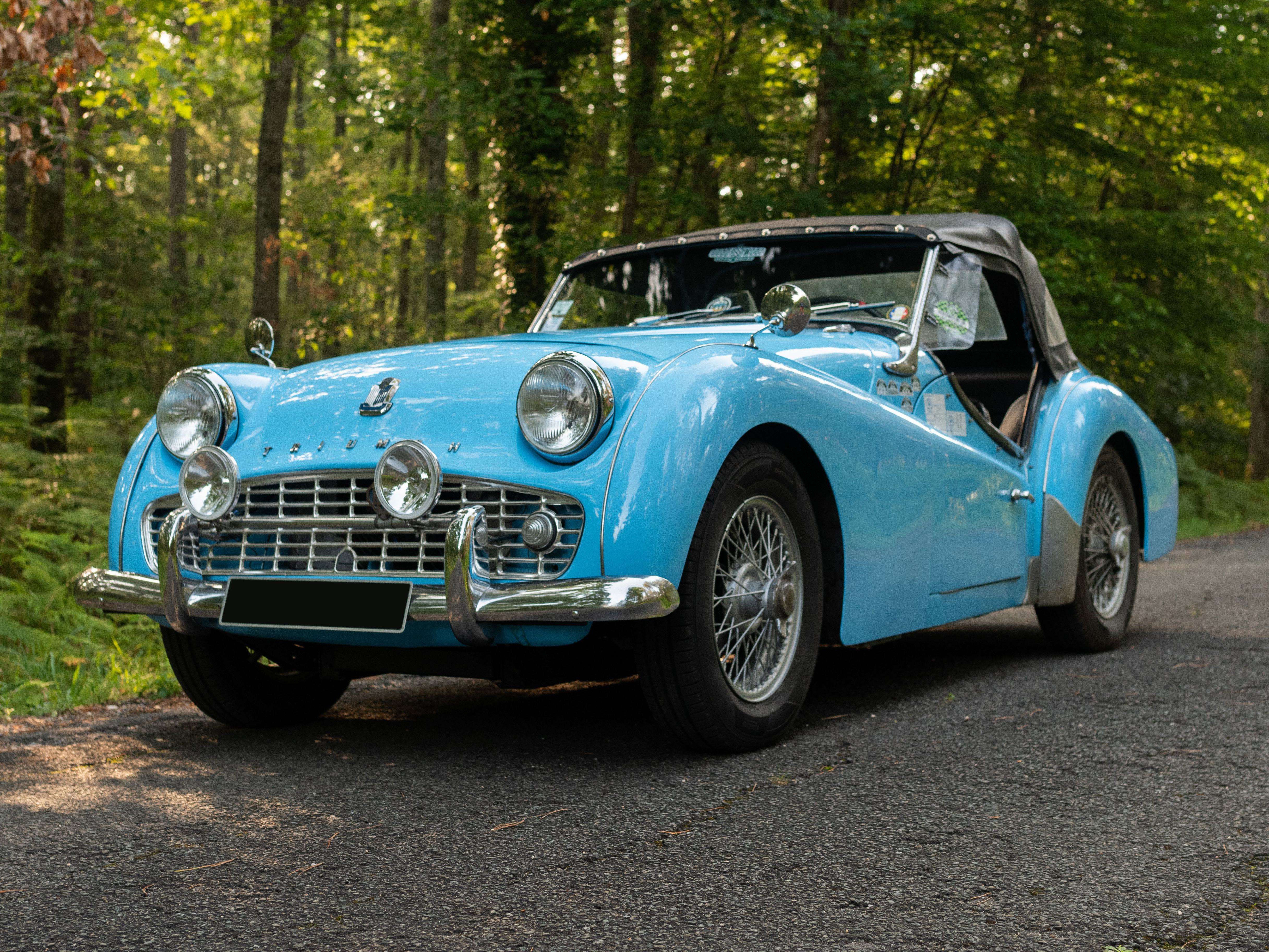 Triumph TR3 Convertible in Blue used in Aix-en-Provence for € 33,000.-