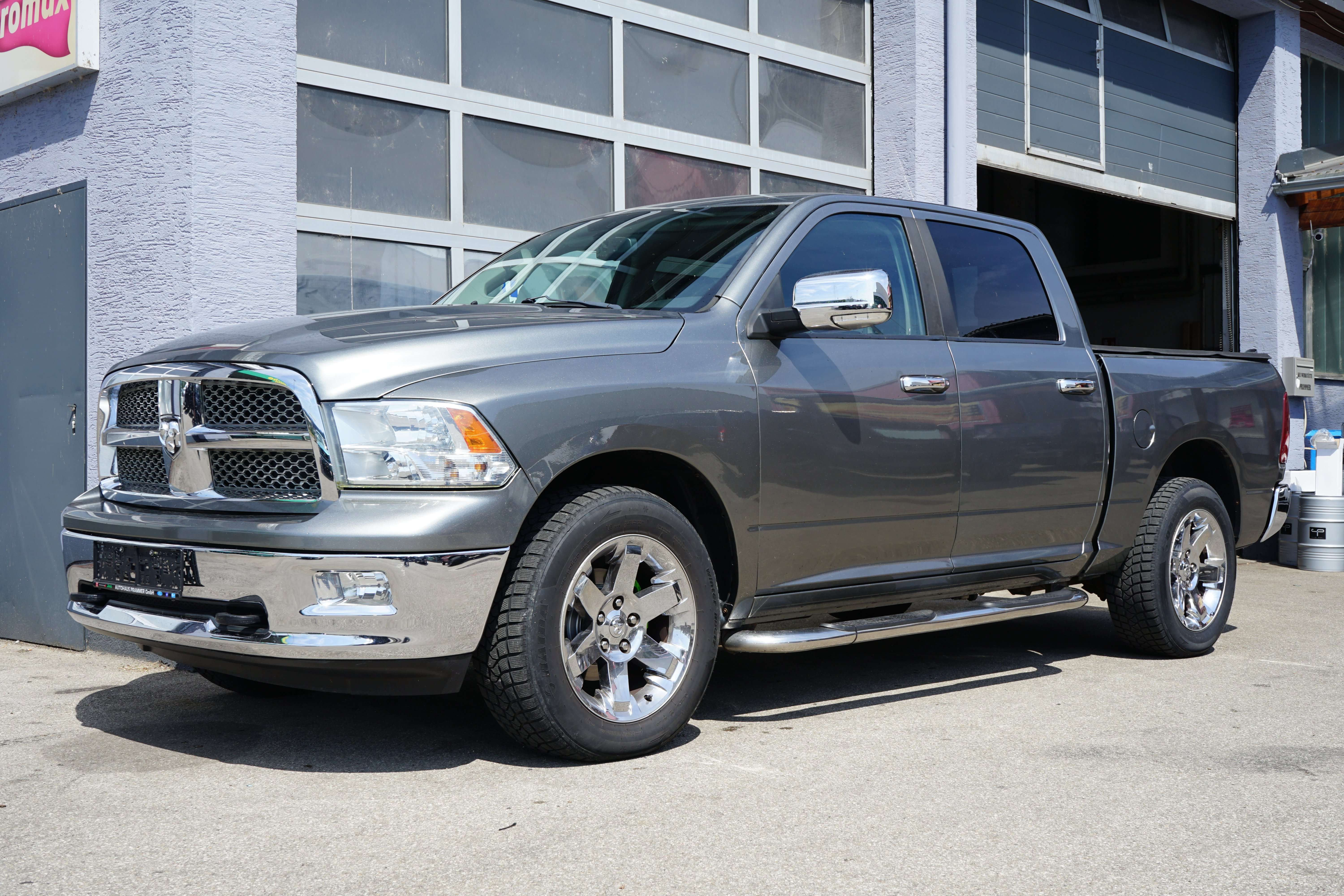 RAM 1500 Off-Road/Pick-up in Grey used in Regau for € 26,990.-