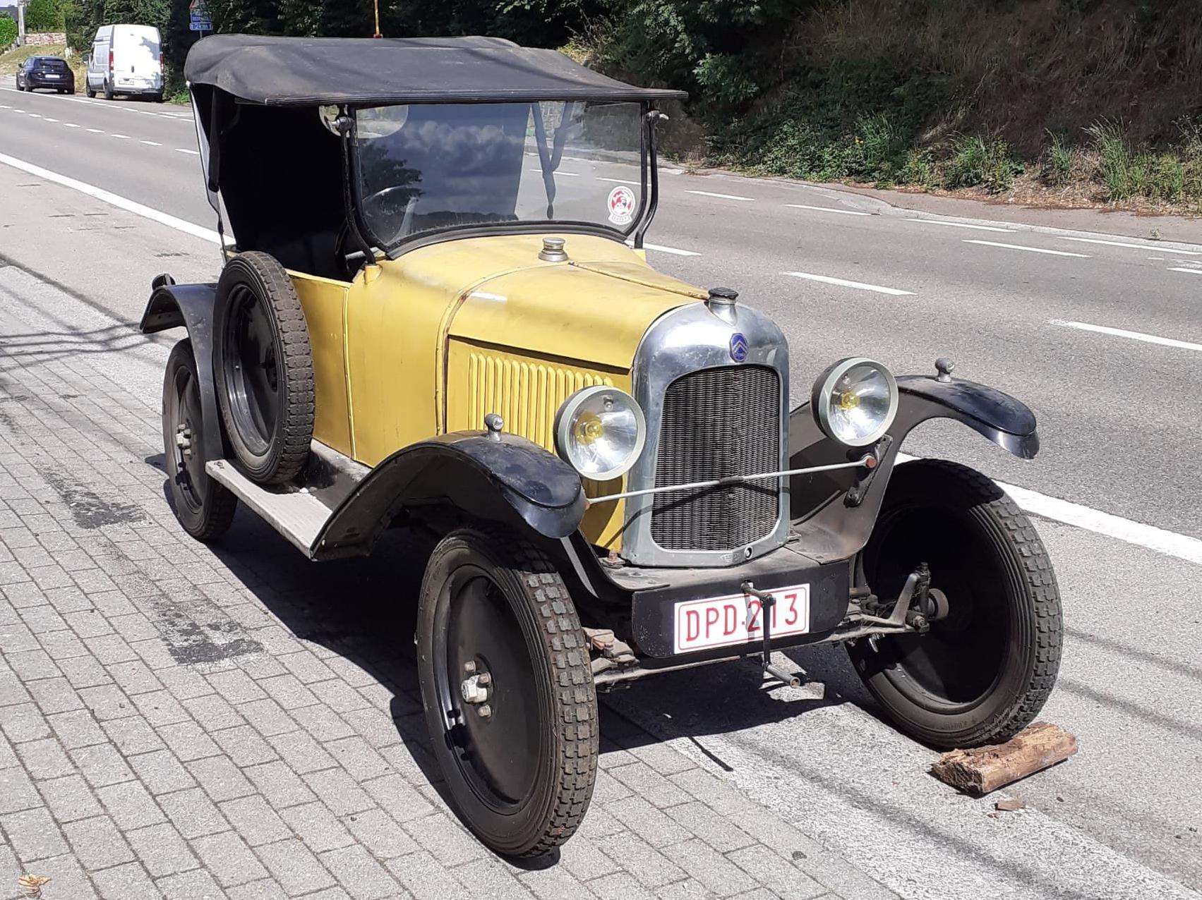 Oldtimer Citroen Convertible in Yellow used in Rhode St Genese for € 9,500.-