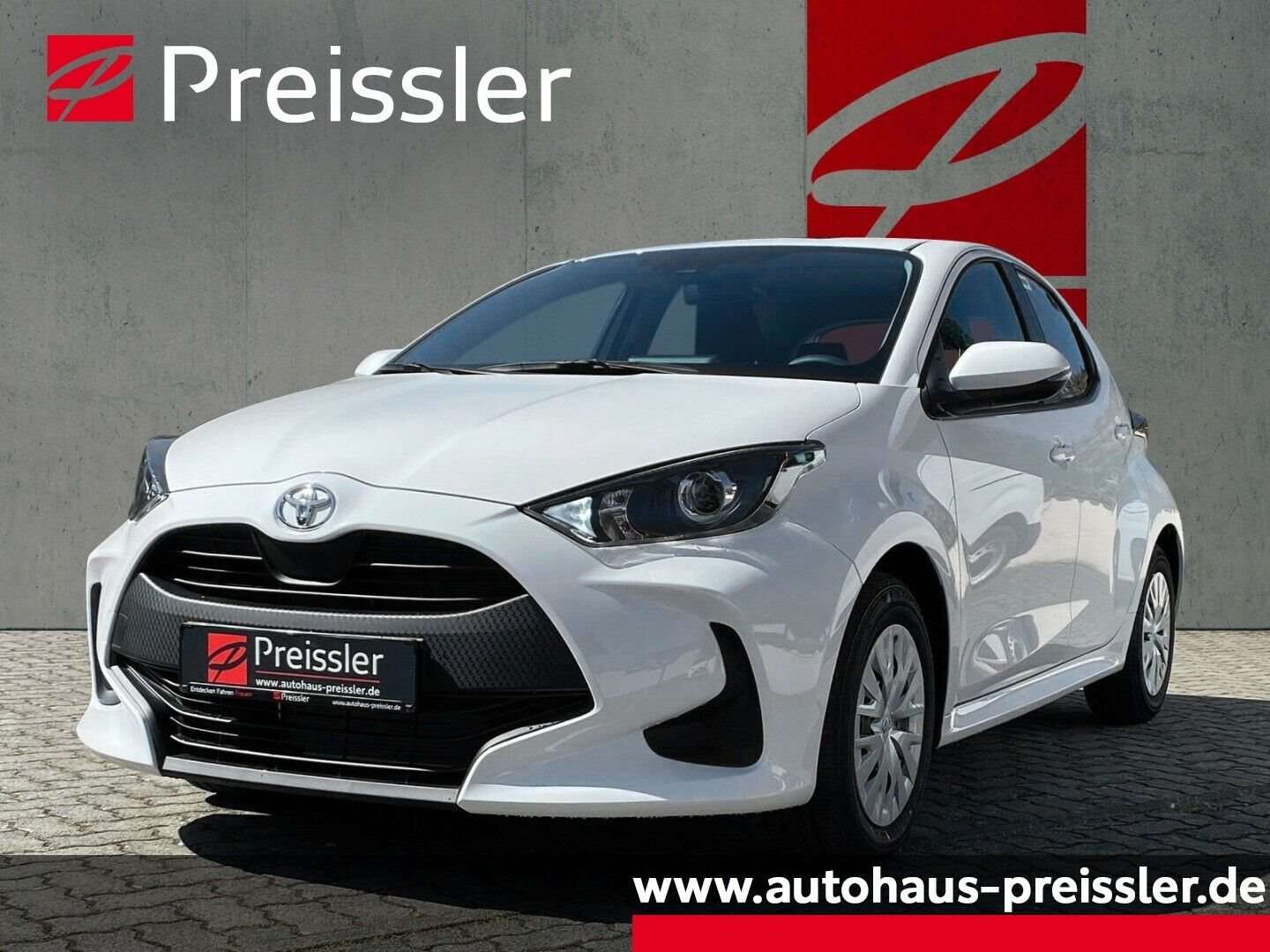 Toyota Yaris Compact in White pre-registered in Klingenberg am Main for € 18,589.-