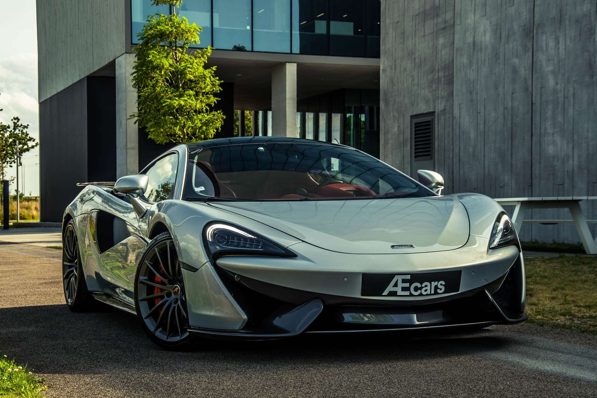 McLaren 570GT Coupe in Silver used in Izegem for € 169,950.-