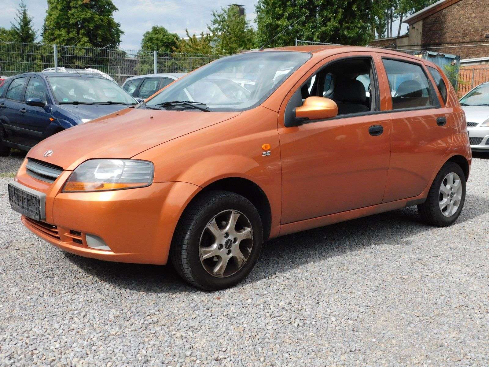 Daewoo Kalos Sedan in Orange used in Mülheim an der Ruhr for € 799.-