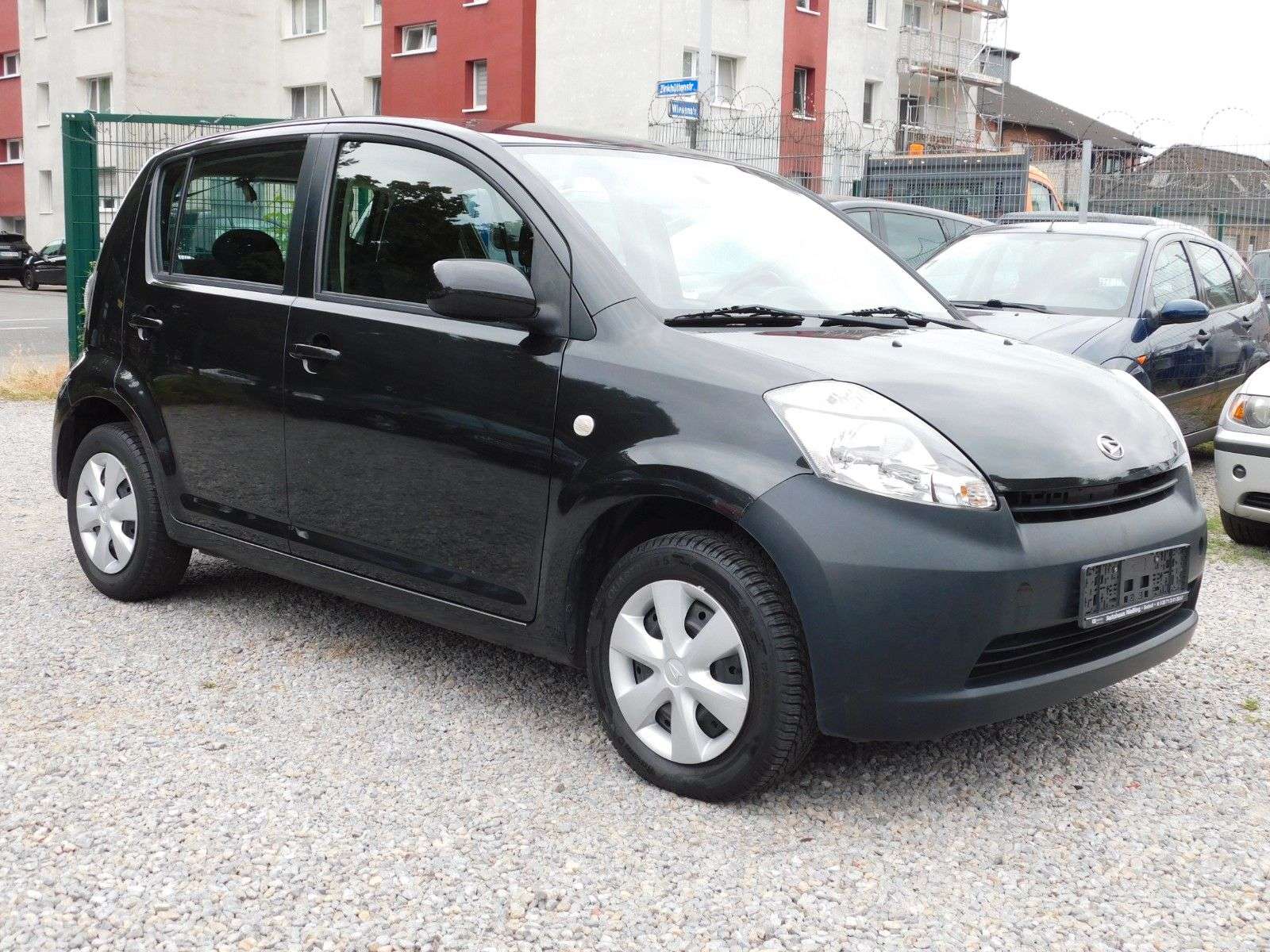 Daihatsu Sirion Sedan in Black used in Mülheim an der Ruhr for € 2,799.-