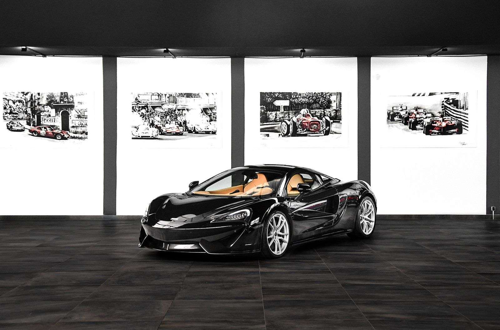 McLaren 570GT Coupe in Black used in Wiesbaden for € 154,900.-