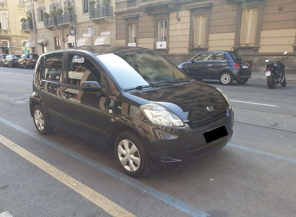 Daihatsu Sirion Sedan in Black used in Torino - To for € 4,950.-