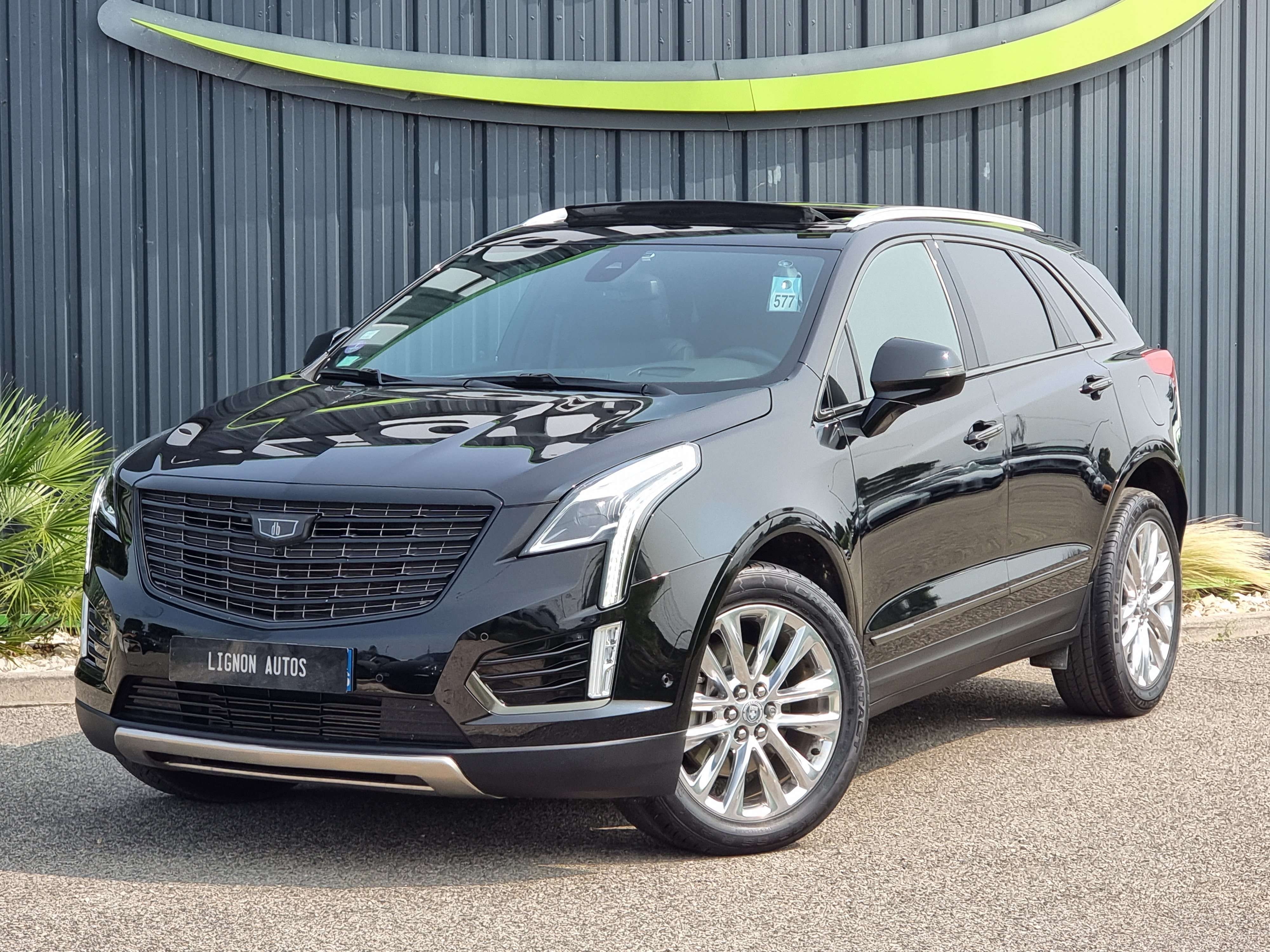 Cadillac SRX Off-Road/Pick-up in Black used in ETOILE-SUR-RHONE for € 38,990.-