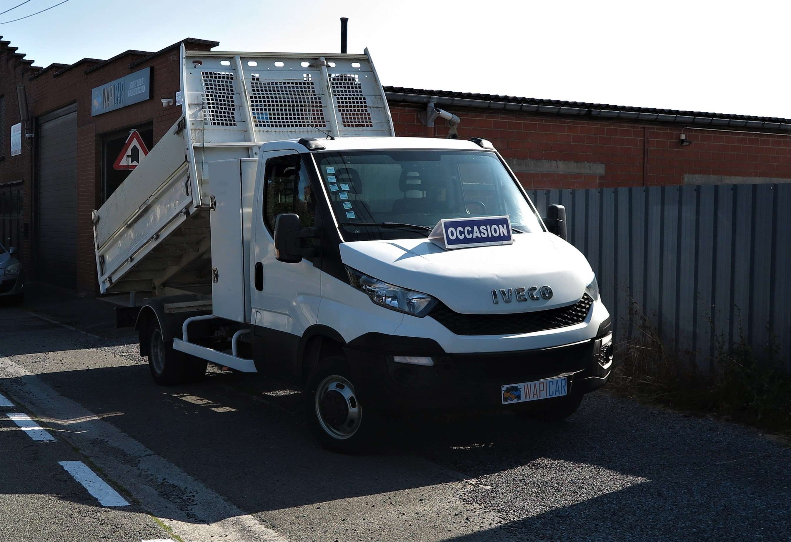 Iveco Daily Transporter in White used in Saint-Ghislain for € 24,990.-
