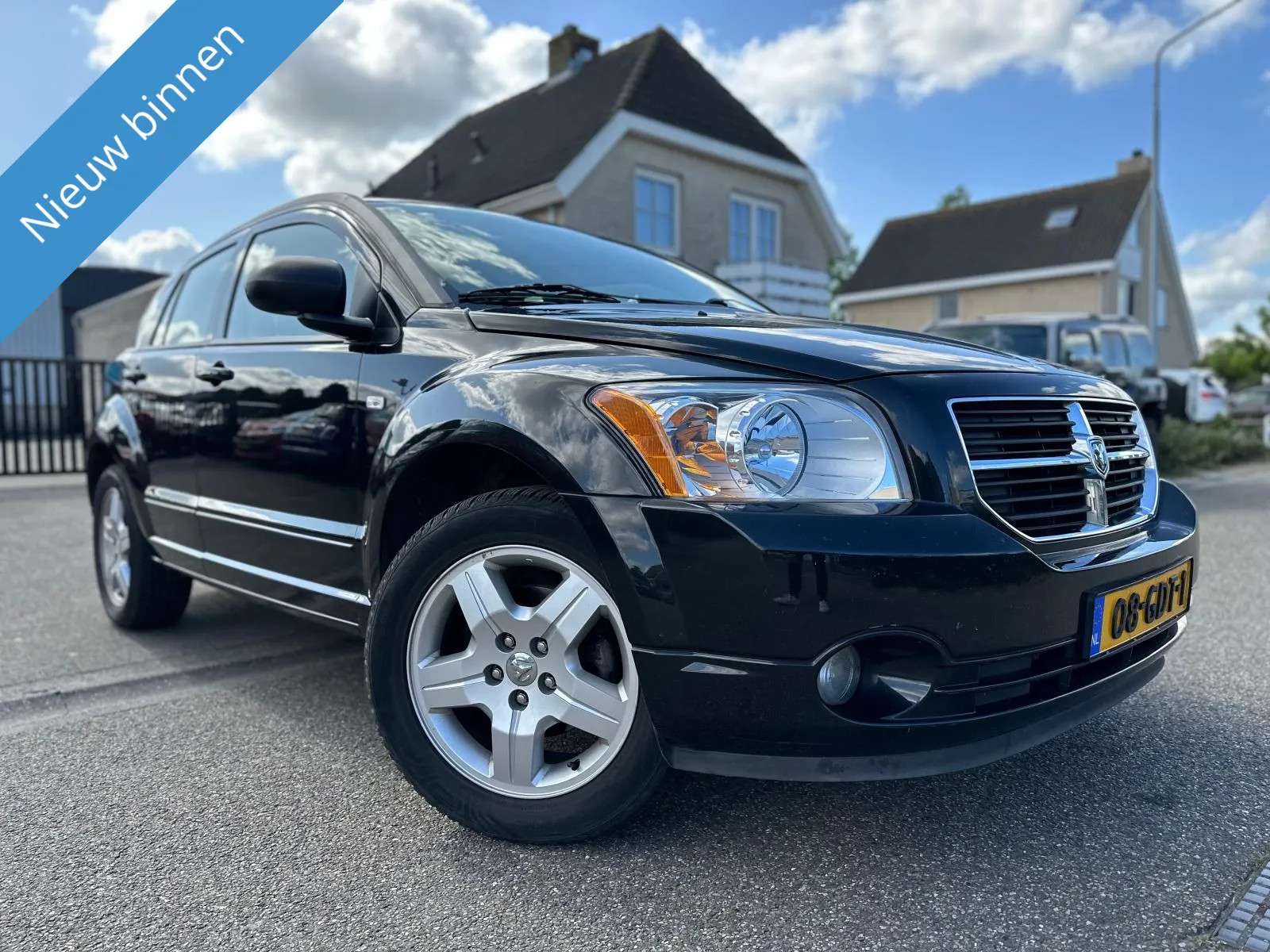 Dodge Caliber Compact in Black used in ZEVENBERGEN for € 3,999.-