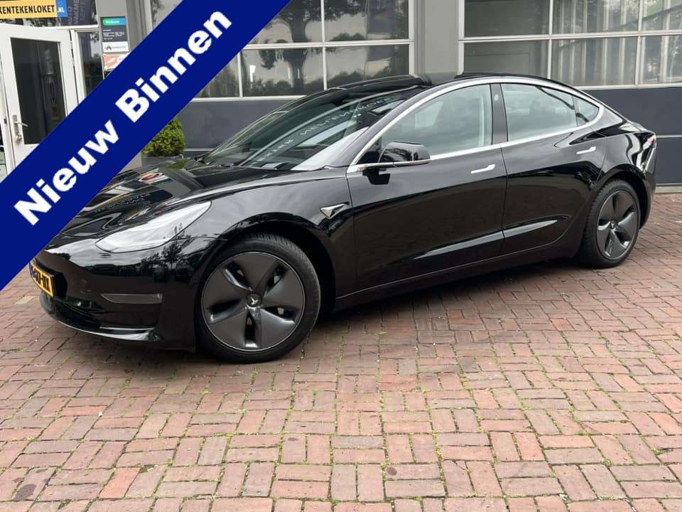 Tesla Model 3 Compact in Black used in DIEPENHEIM for € 34,950.-