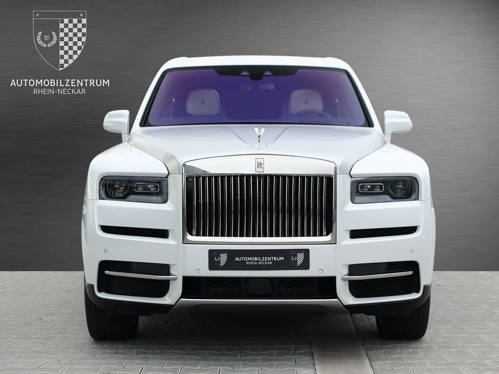 Rolls-Royce Cullinan Off-Road/Pick-up in White used in Viernheim for € 459,900.-