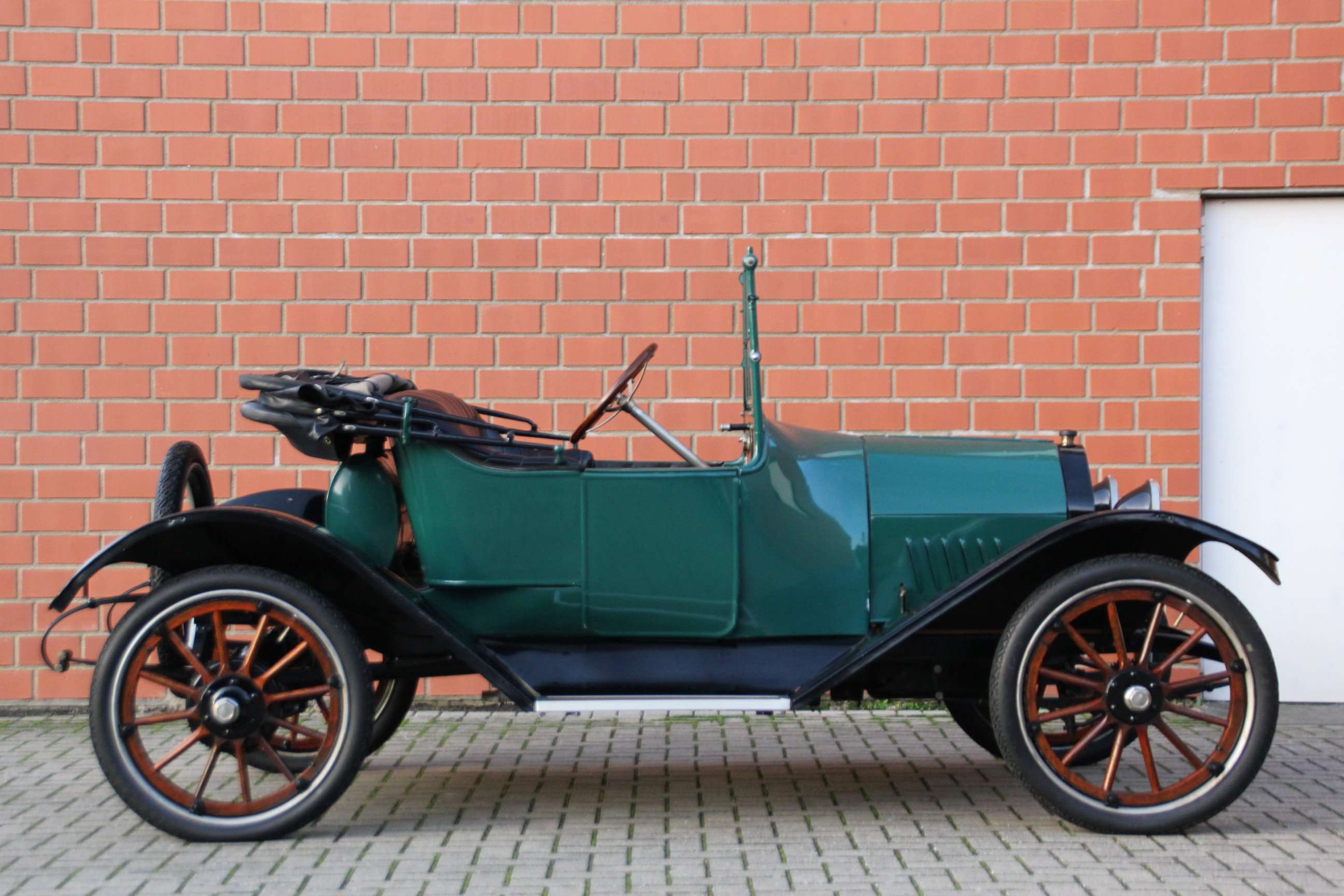 Oldtimer Chevrolet Convertible in Green antique / classic in Elsdorf for € 21,900.-