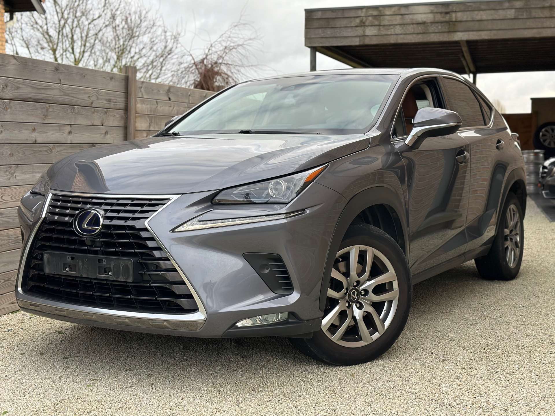 Lexus NX 300h Off-Road/Pick-up in Grey used in ESTINNES AU VAL for € 21,000.-