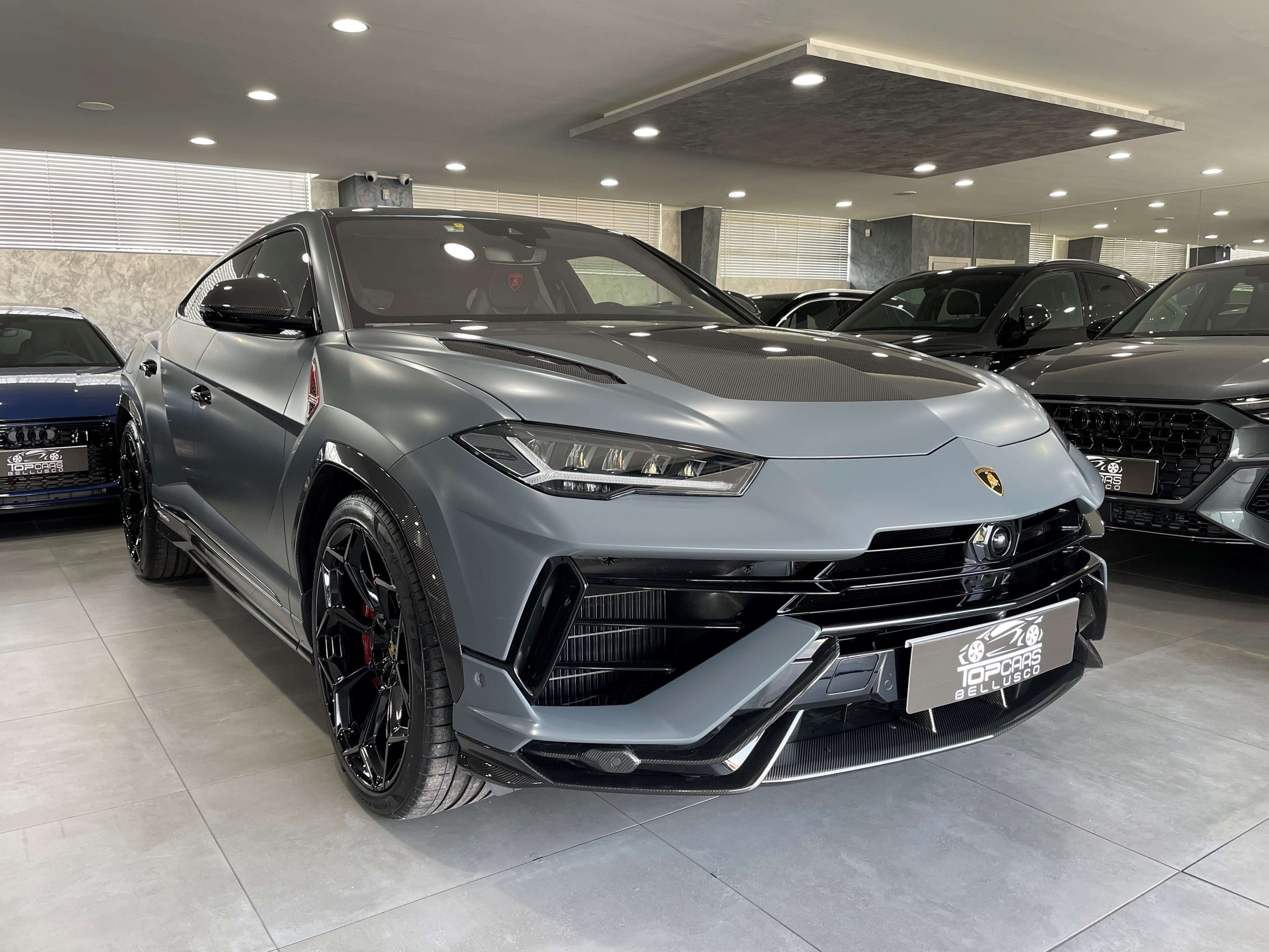 Lamborghini Urus Off-Road/Pick-up in Grey pre-registered in Bellusco Mb for € 399,999.-