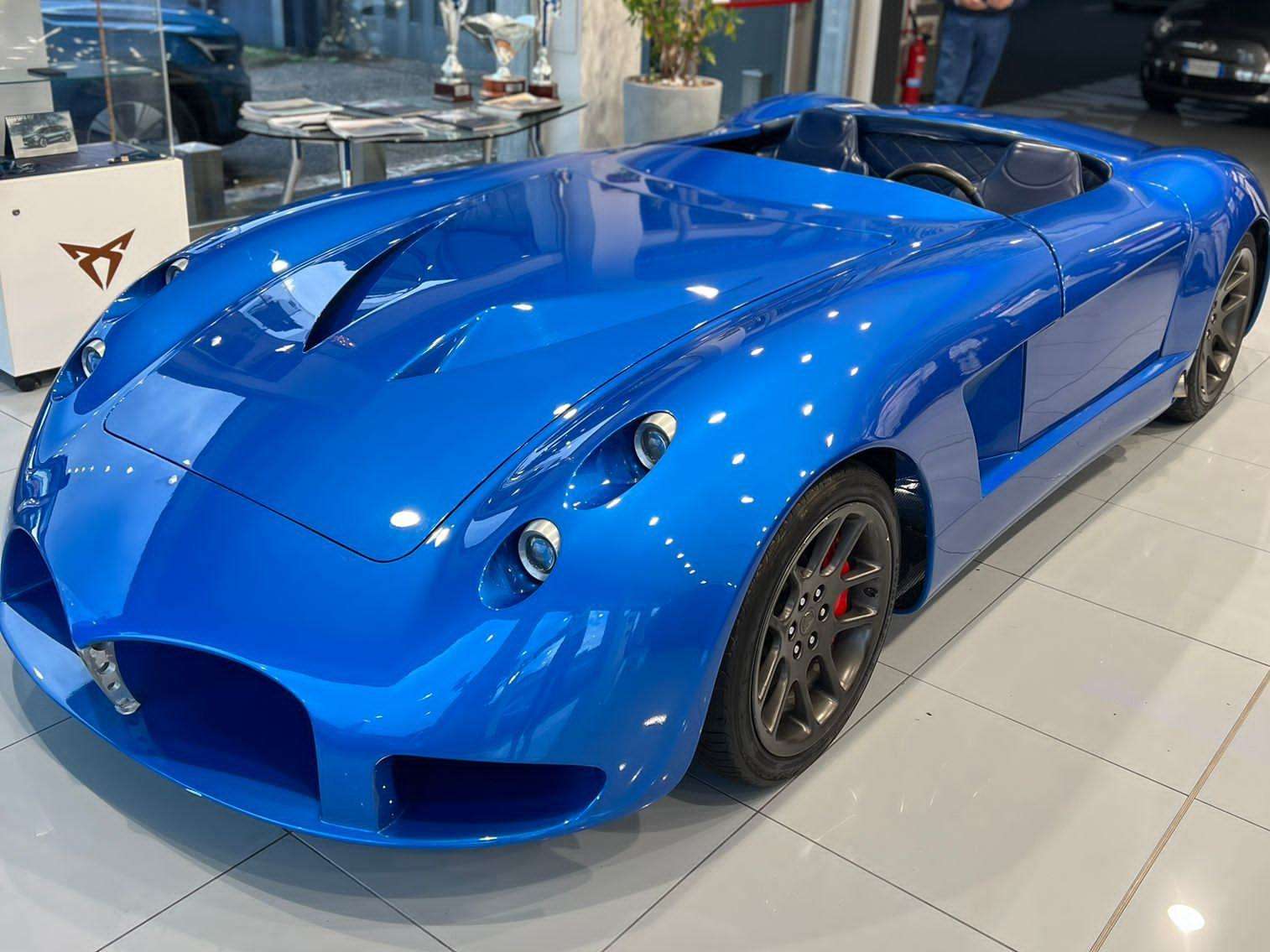 Dodge Viper Convertible in Blue used in Vergiate - Varese - Va for € 1.-