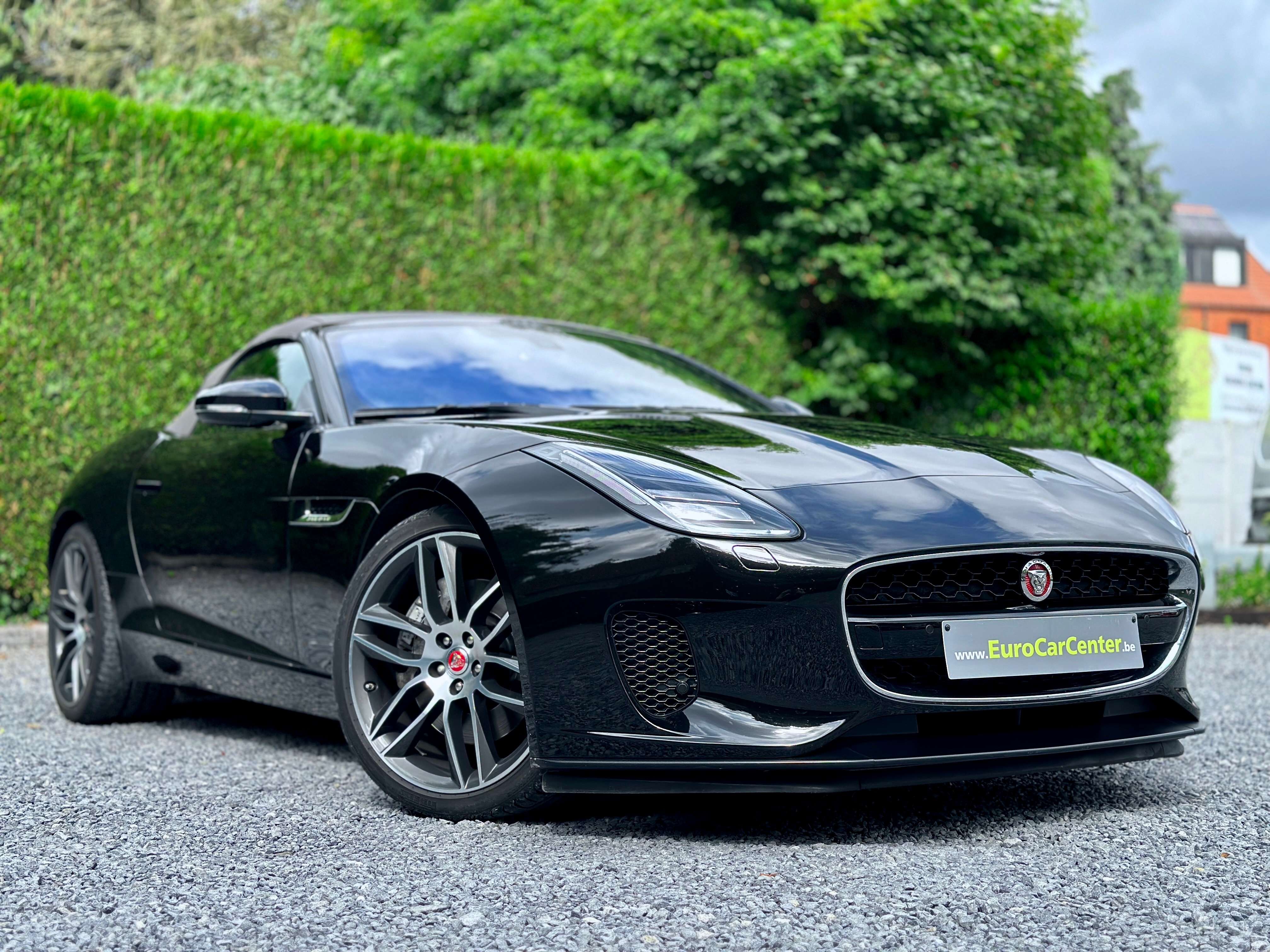 Jaguar F-Type Convertible in Black used in Gentbrugge for € 52,800.-