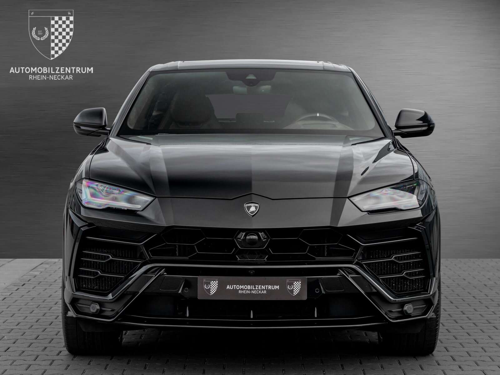 Lamborghini Urus Off-Road/Pick-up in Black used in Viernheim for € 239,900.-