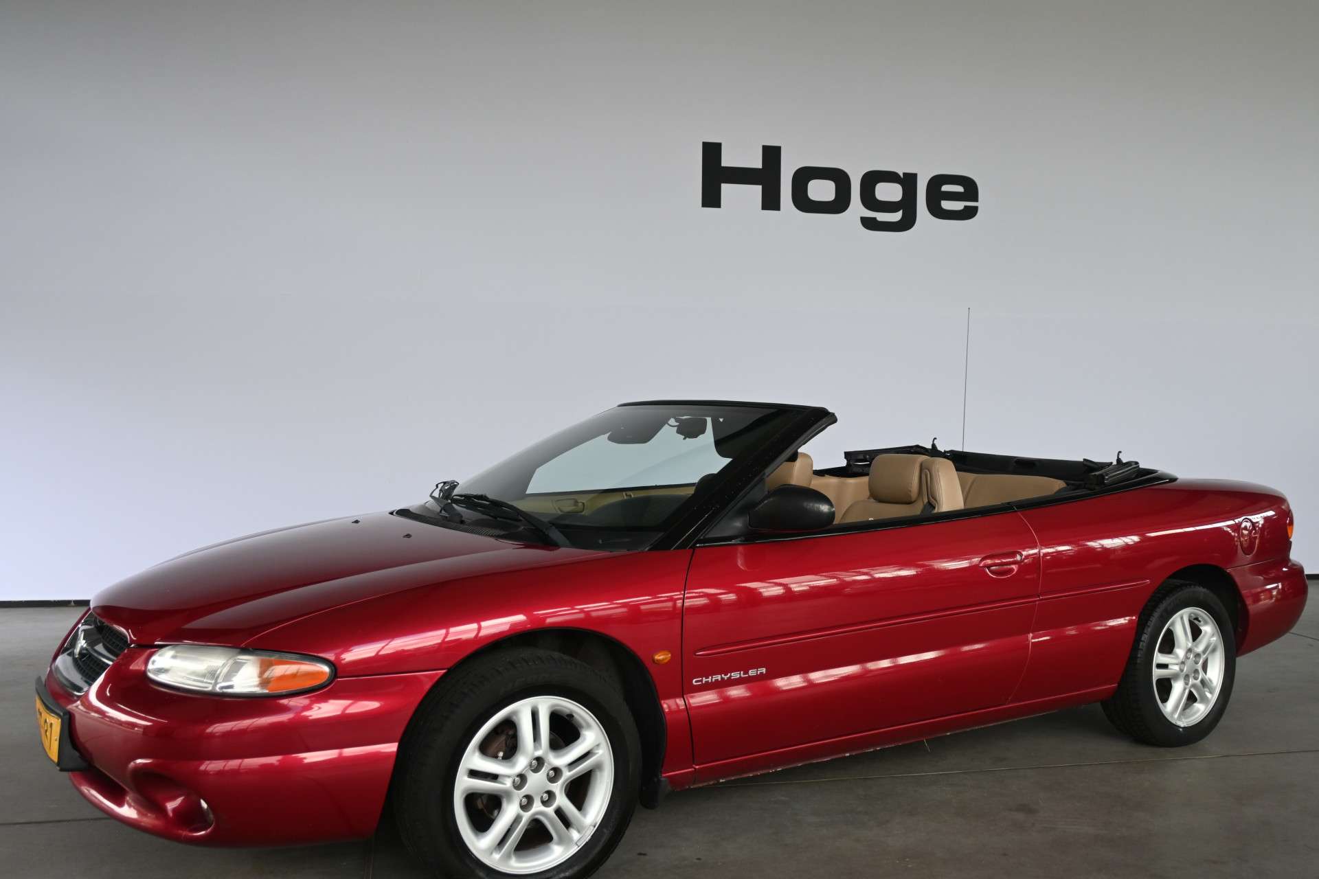 Chrysler Stratus Convertible in Red used in EMMEN for € 1,948.-