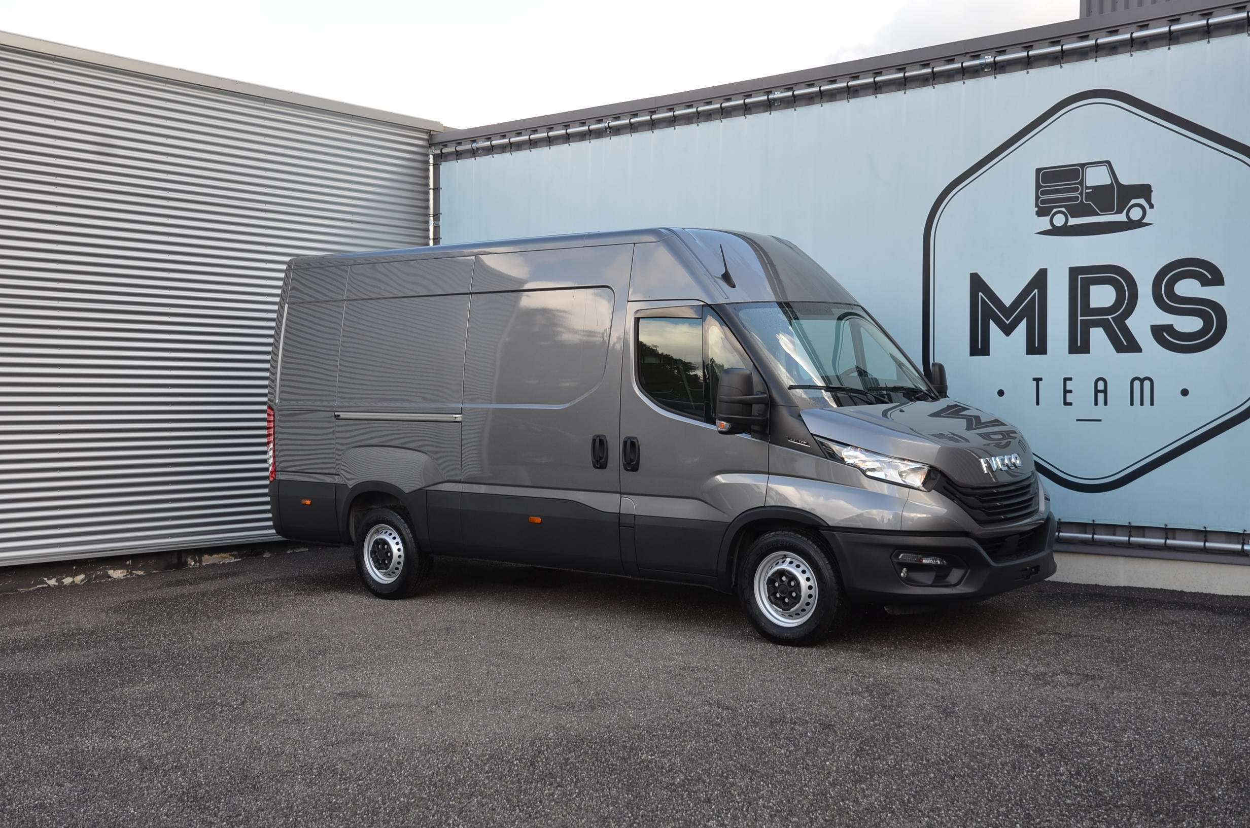 Iveco Daily Transporter in Grey pre-registered in Houthalen for € 44,165.-