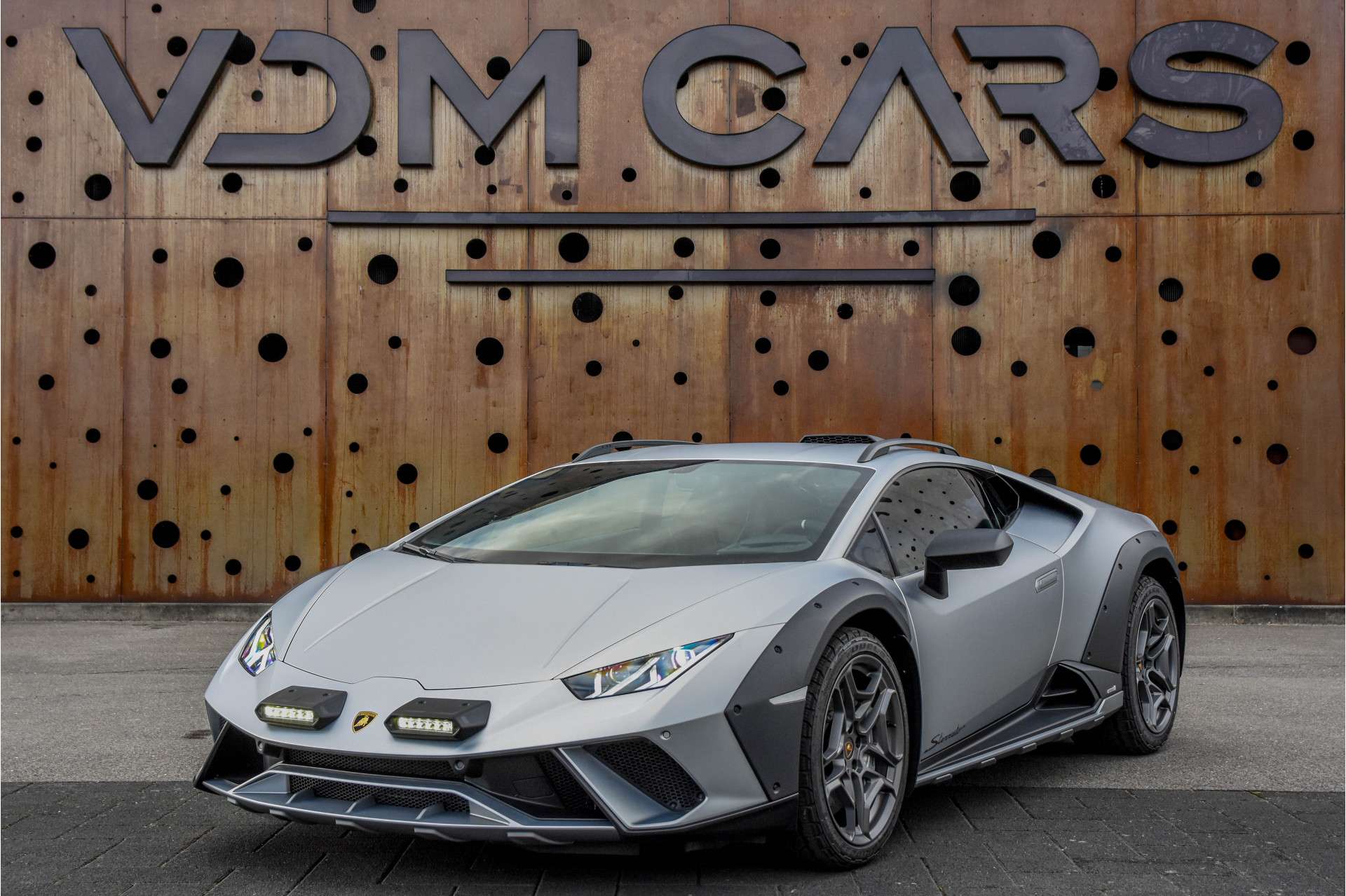 Lamborghini Huracan Coupe in Grey pre-registered in HENGELO for € 619,900.-